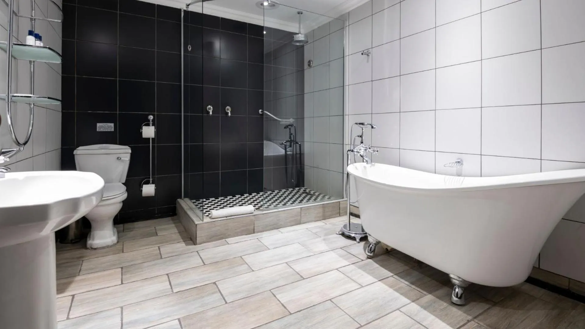 Shower in ANEW Hotel Hilton Pietermaritzburg