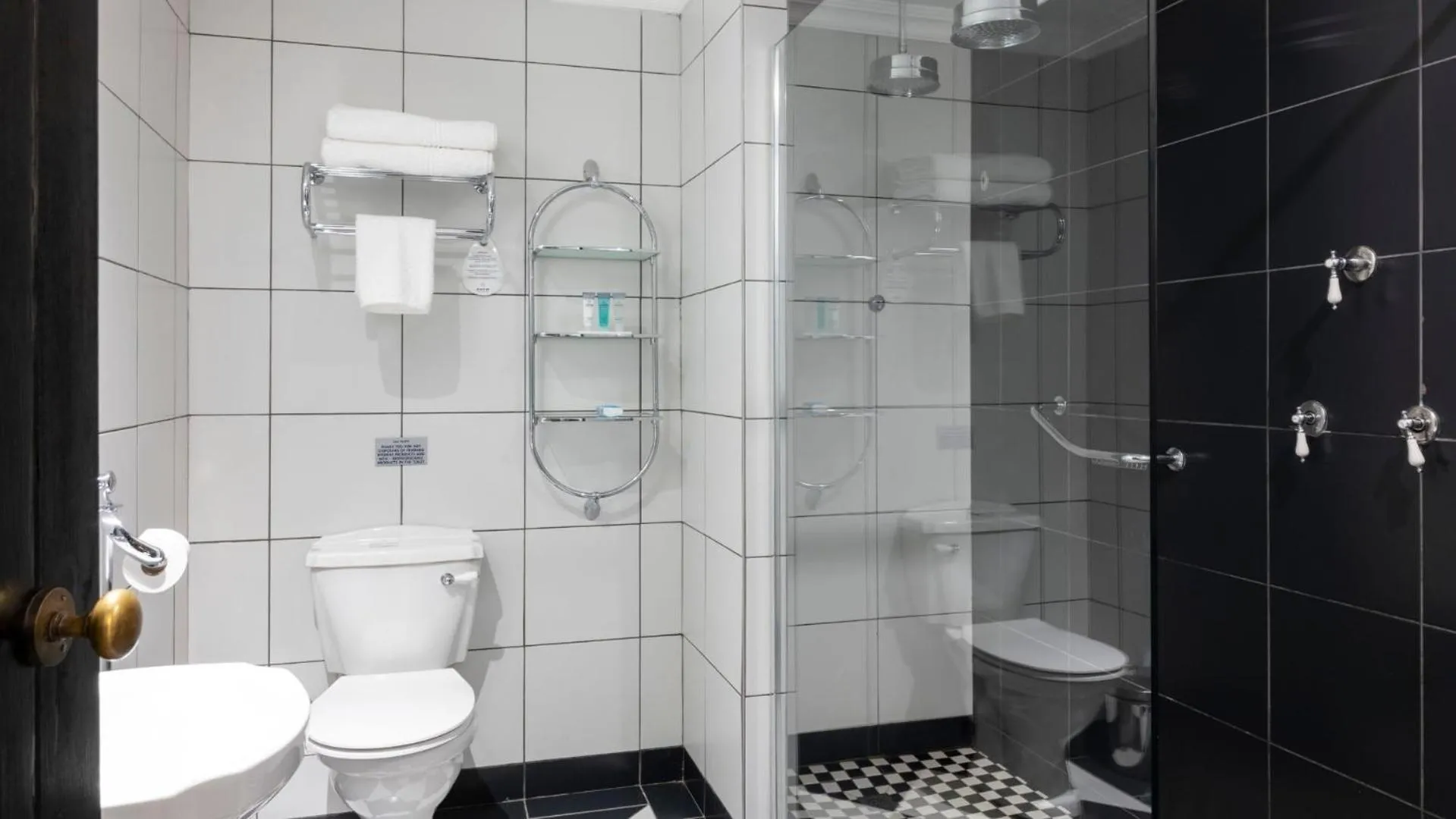 Shower in ANEW Hotel Hilton Pietermaritzburg