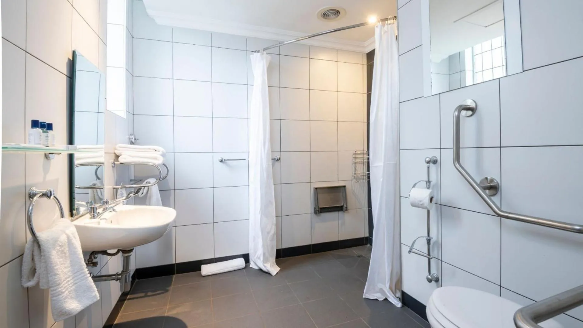 Bathroom in ANEW Hotel Hilton Pietermaritzburg