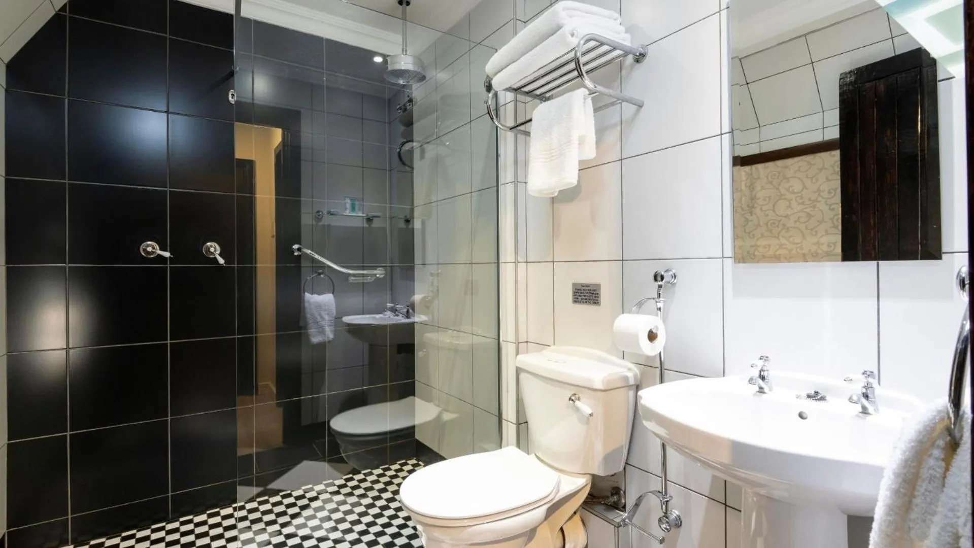 Shower in ANEW Hotel Hilton Pietermaritzburg