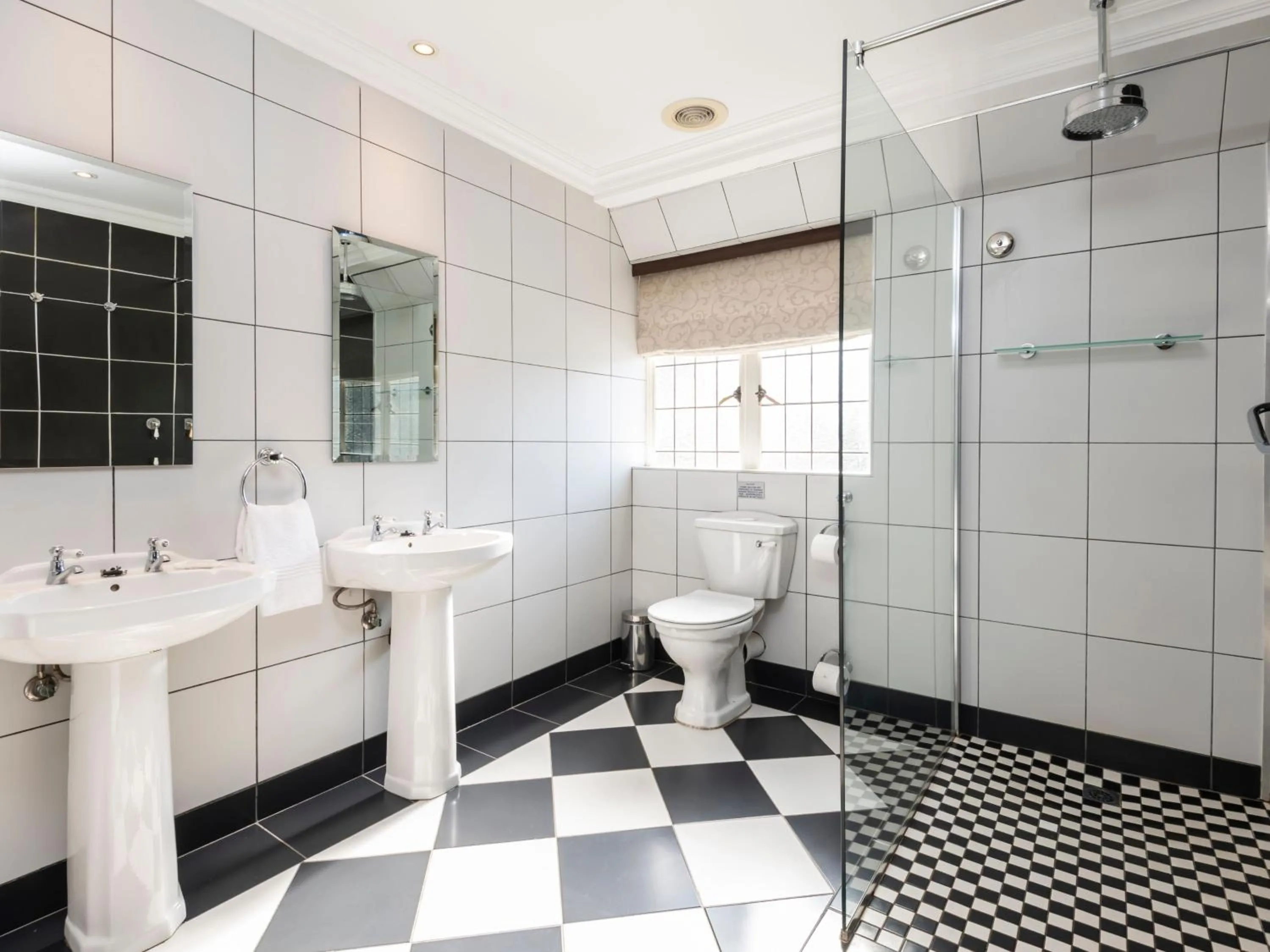 Shower in ANEW Hotel Hilton Pietermaritzburg