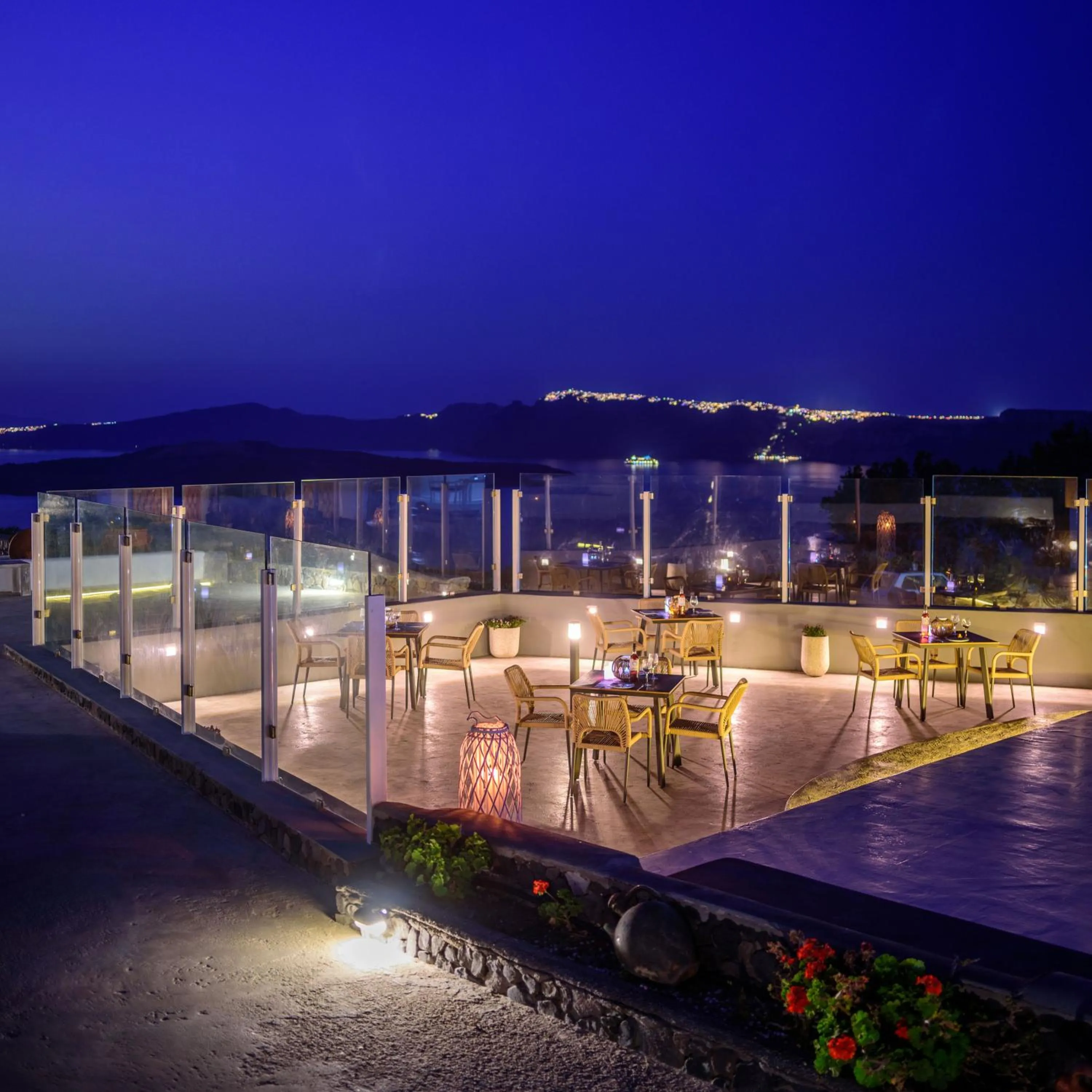 Restaurant/places to eat in Kalestesia Suites