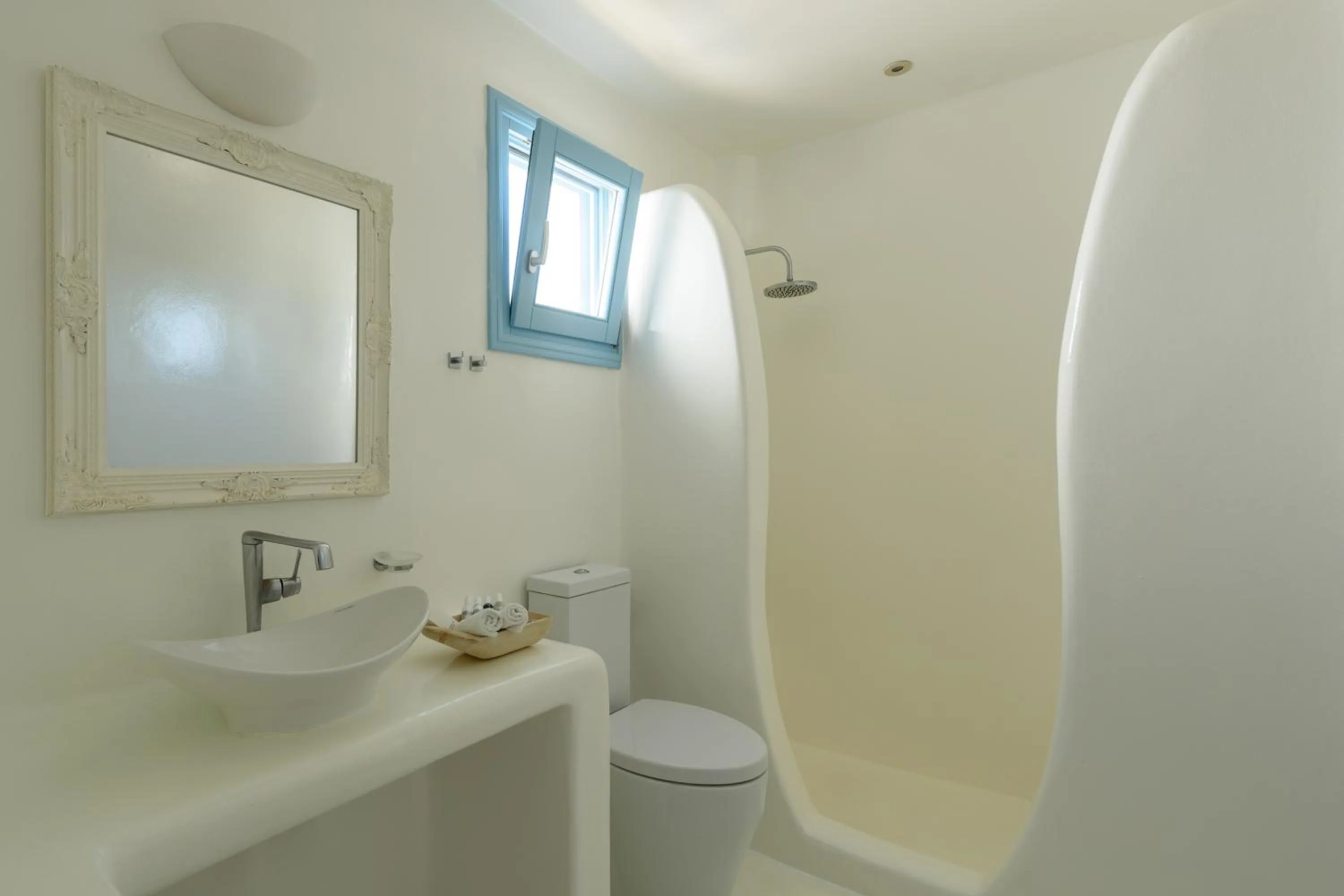 Shower in Kalestesia Suites