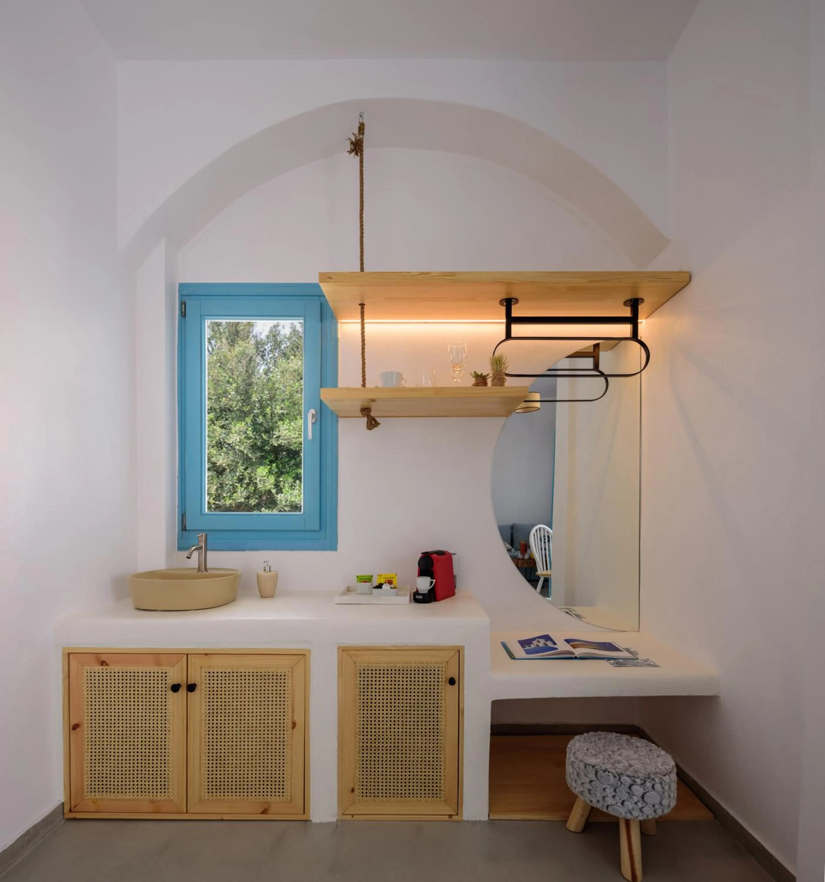 Coffee/tea facilities in Kalestesia Suites