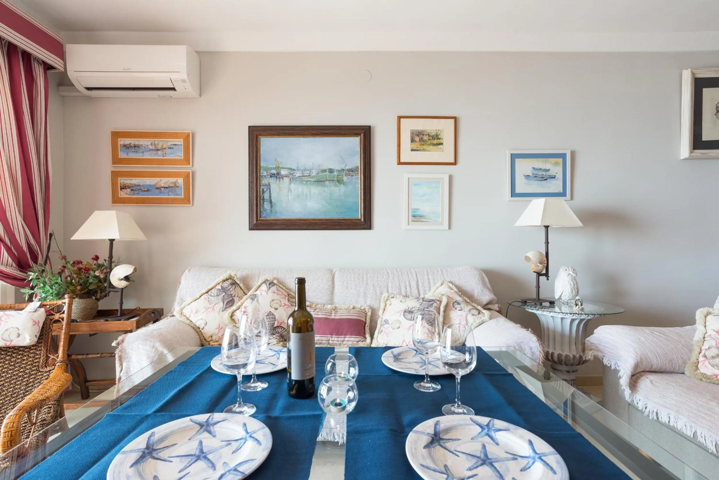 Communal lounge/ TV room in MalagaSuite Palm Beach Fuengirola