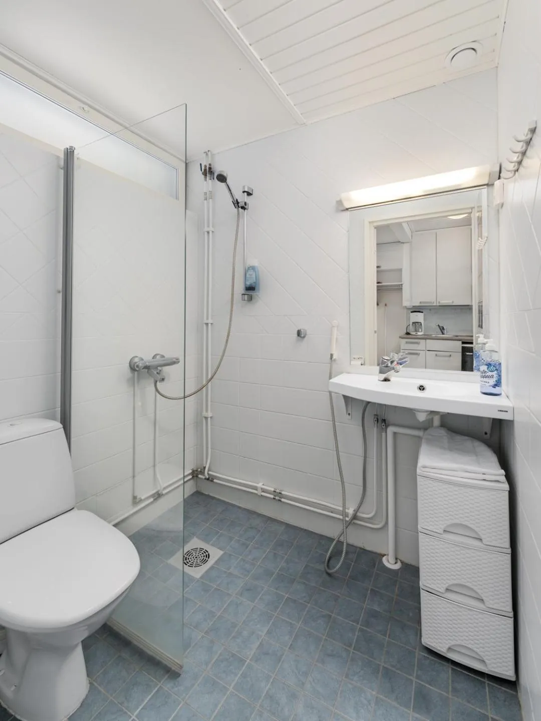 Shower in Jääskän Loma Apartment Hotel Härmä