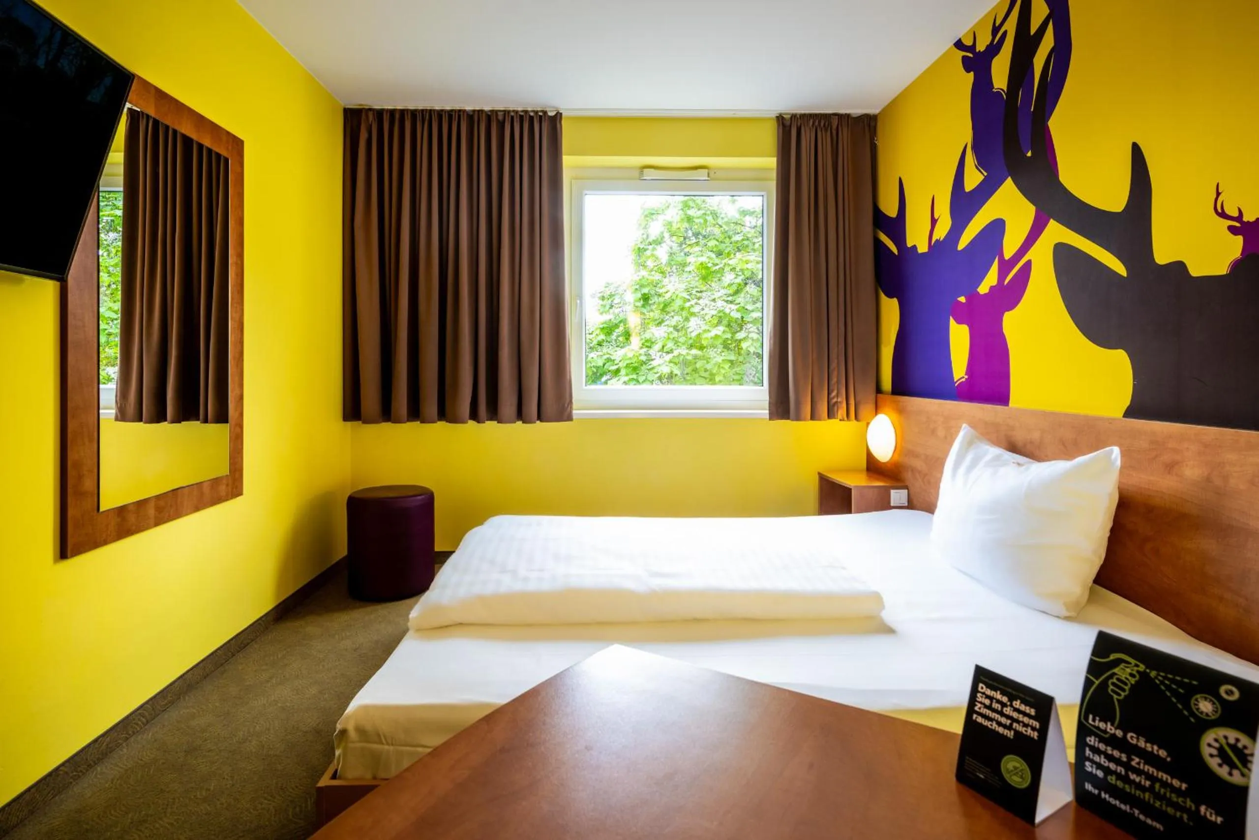 Photo of the whole room, Bed in Hotel Göttingen-West