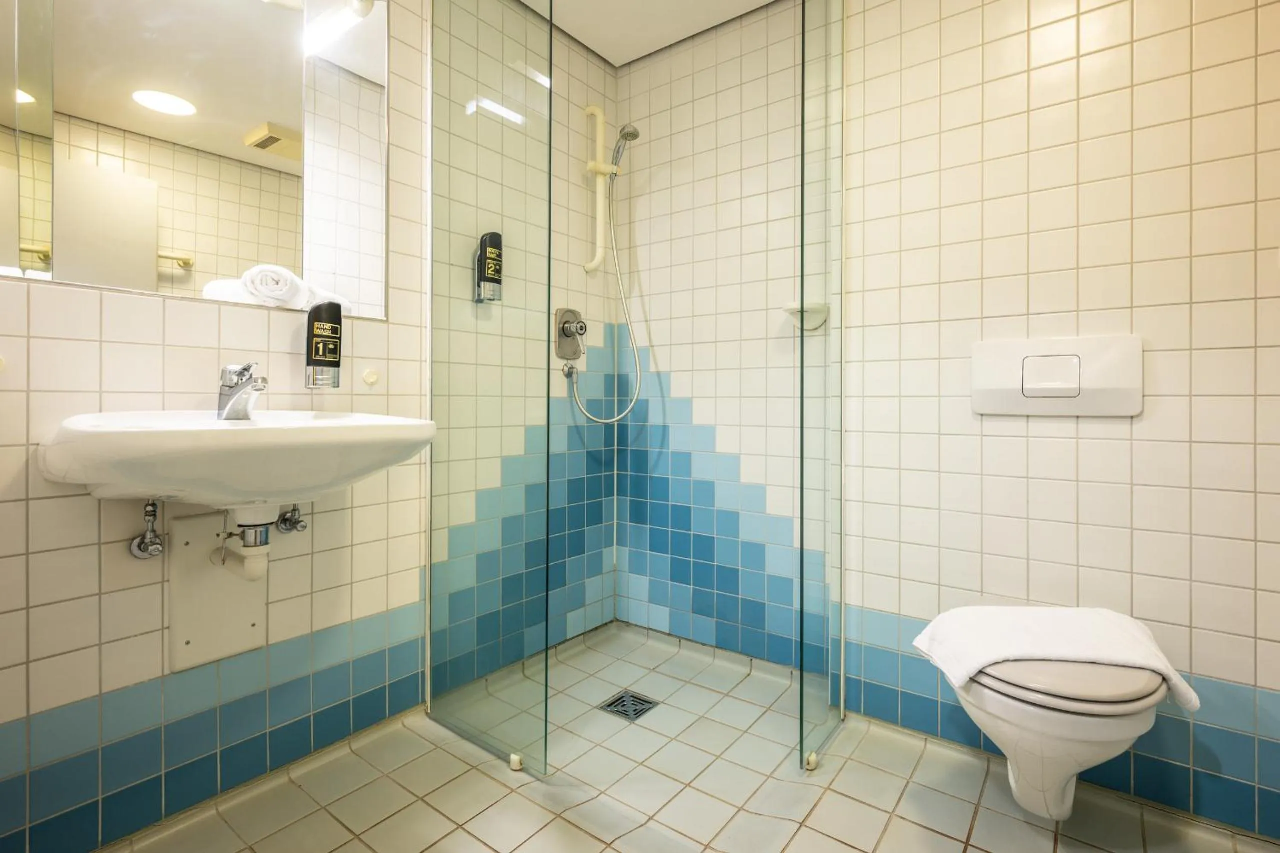 Bathroom in Hotel Göttingen-West