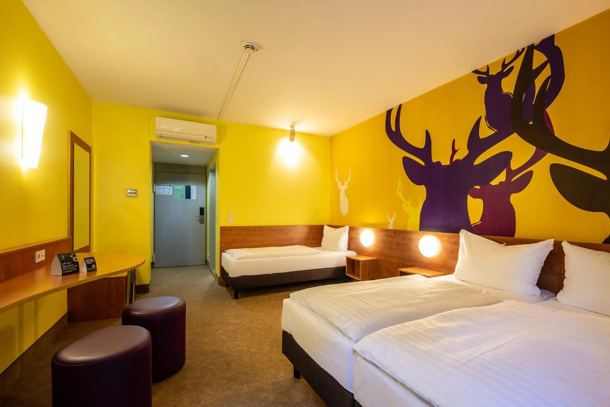 Photo of the whole room, Bed in Hotel Göttingen-West