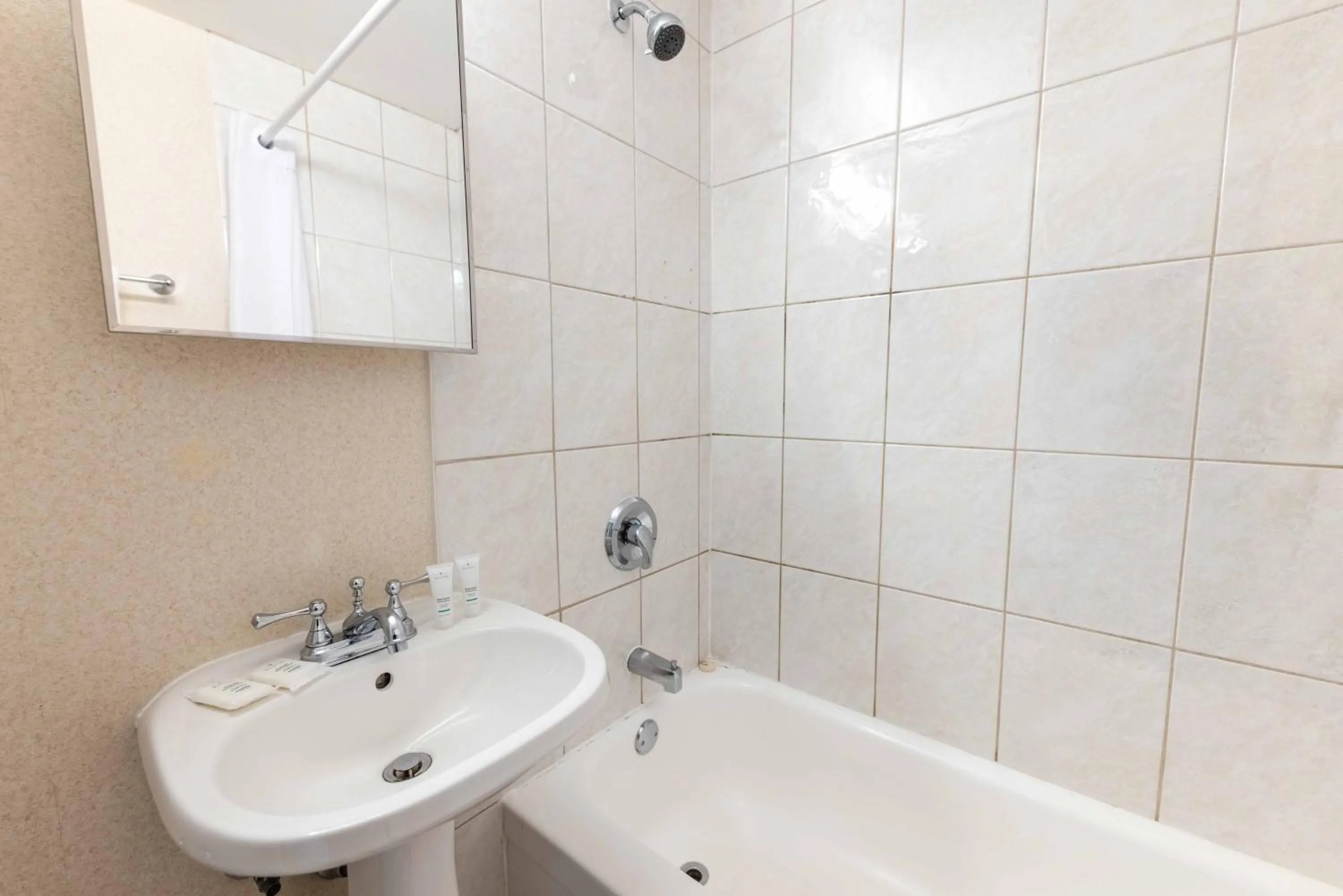 Prince Arthur Waterfront Hotel & Suites