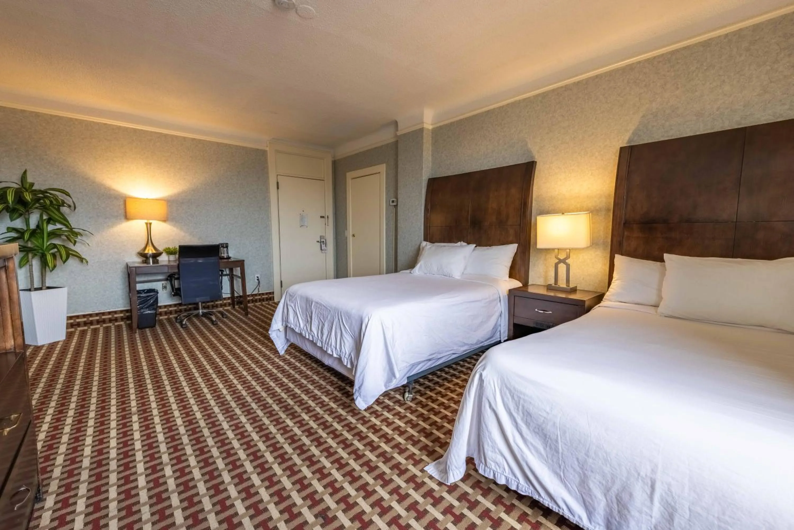 Bed in Prince Arthur Waterfront Hotel & Suites