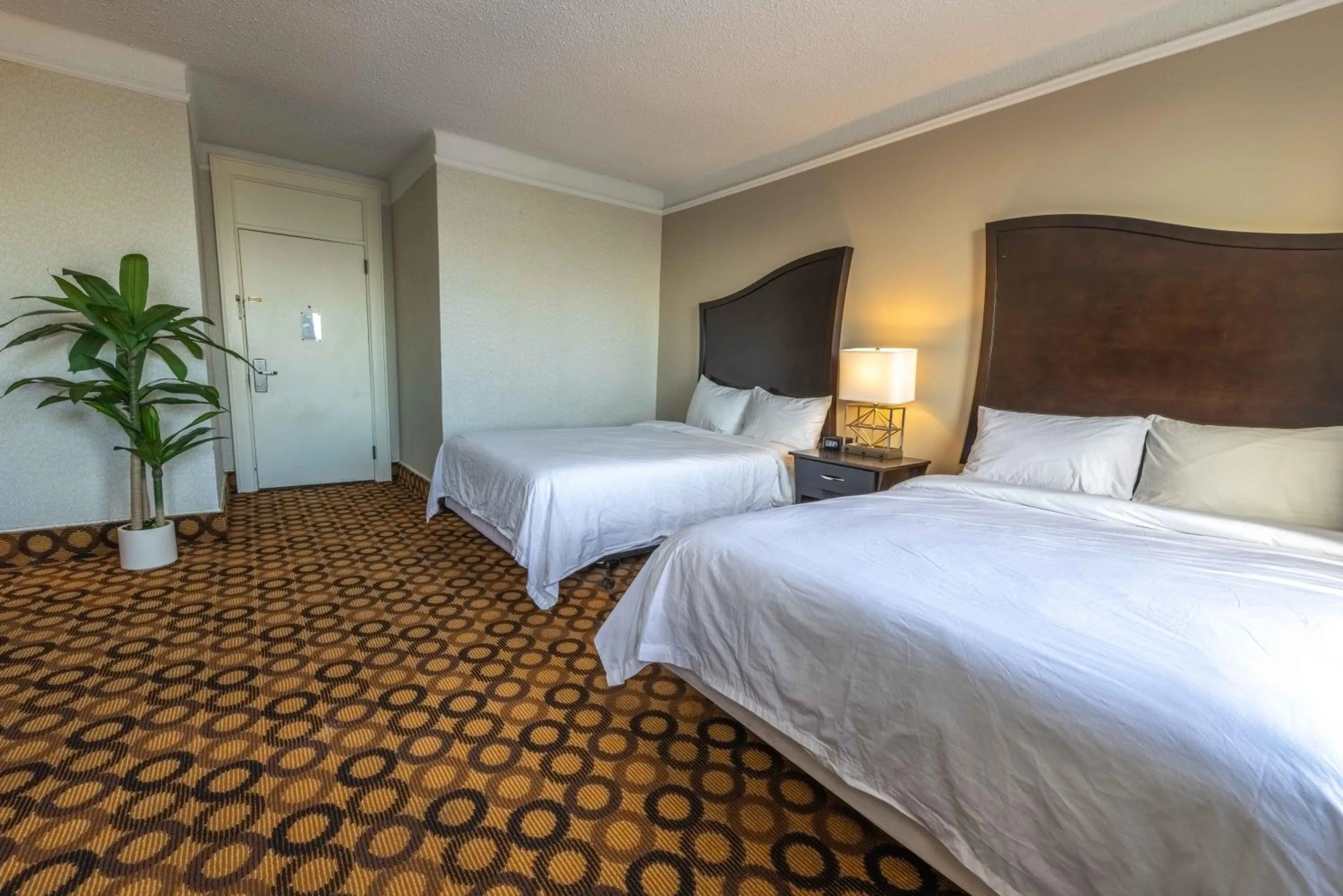 Bed in Prince Arthur Waterfront Hotel & Suites