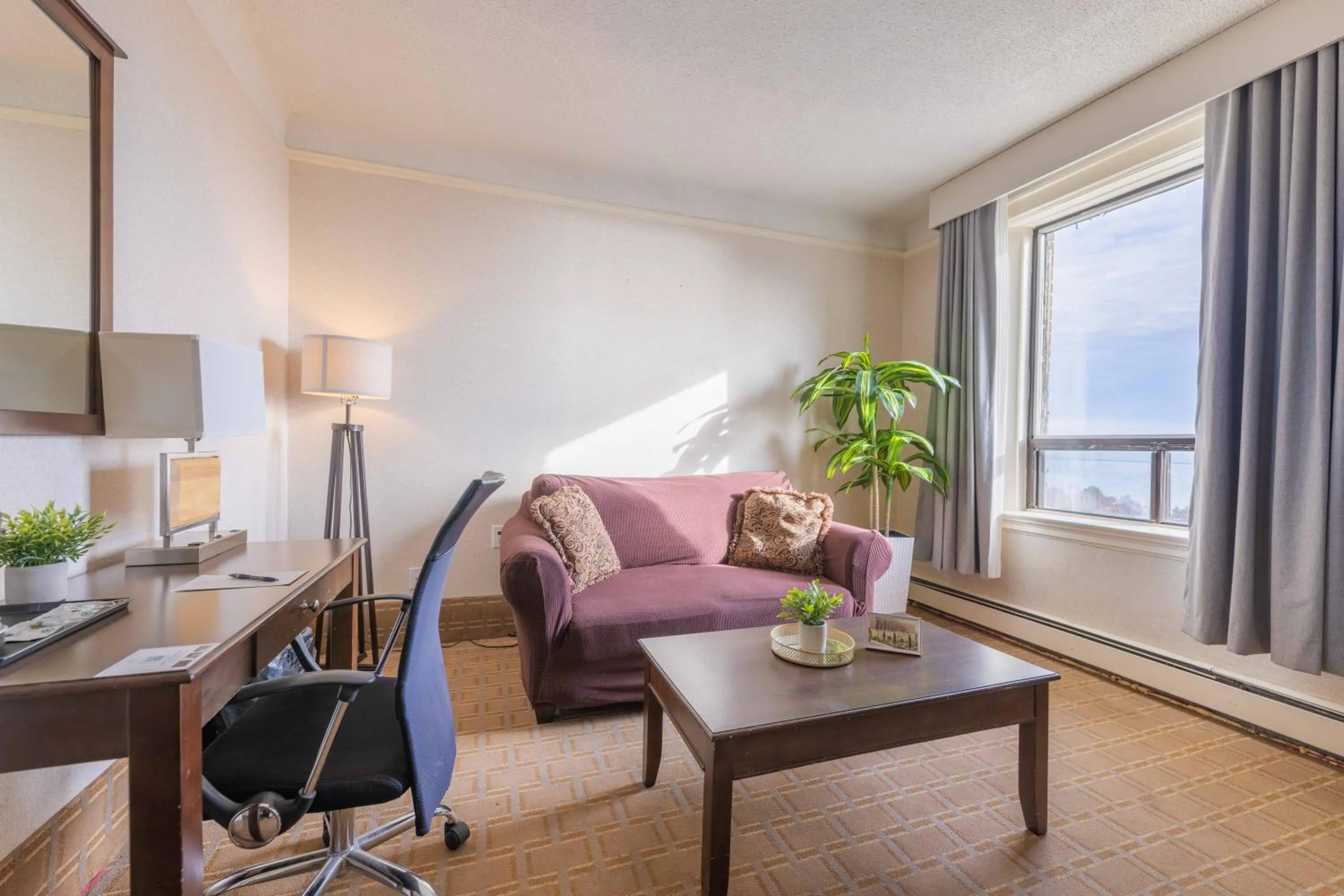 Prince Arthur Waterfront Hotel & Suites