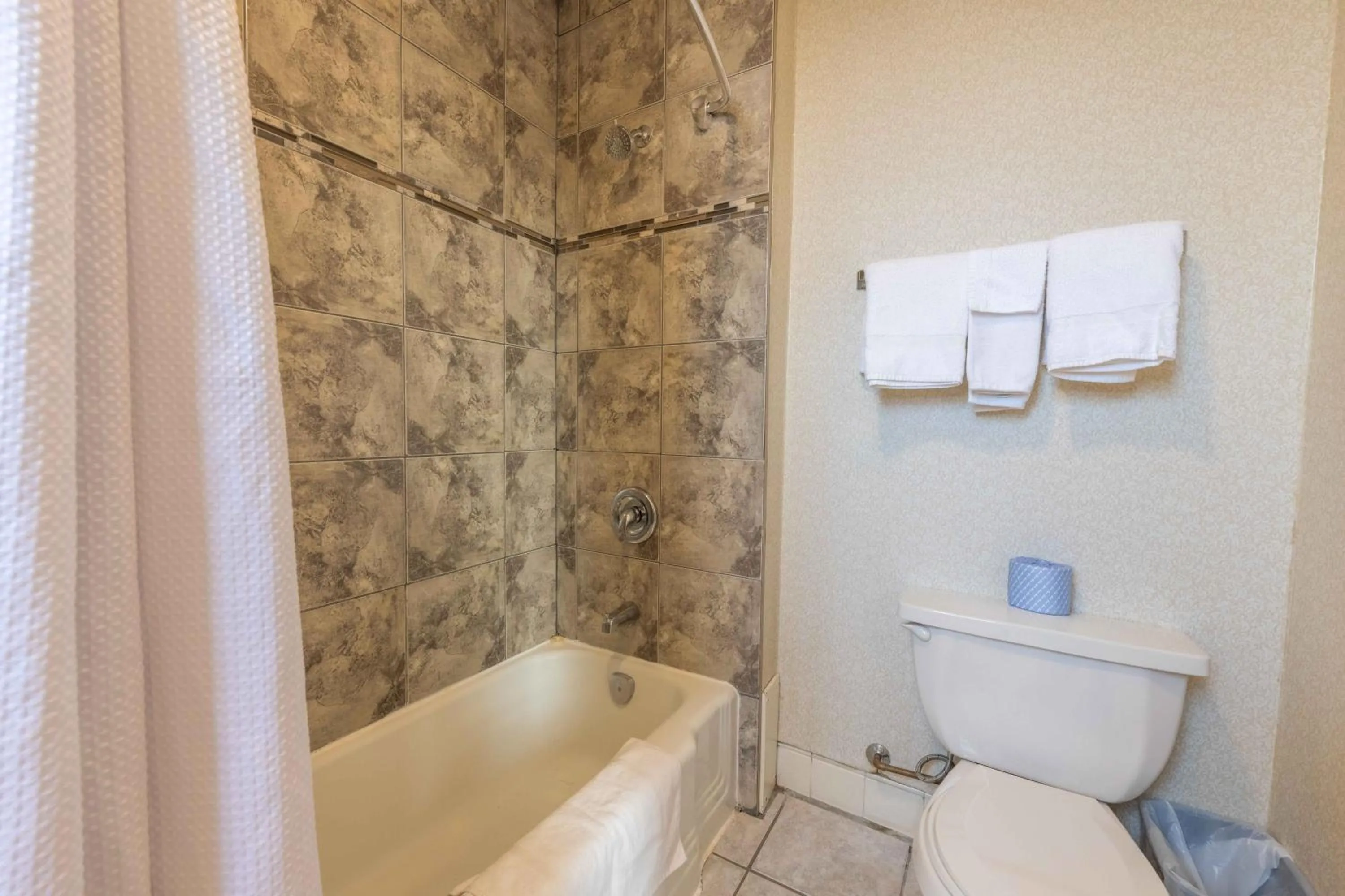 Prince Arthur Waterfront Hotel & Suites