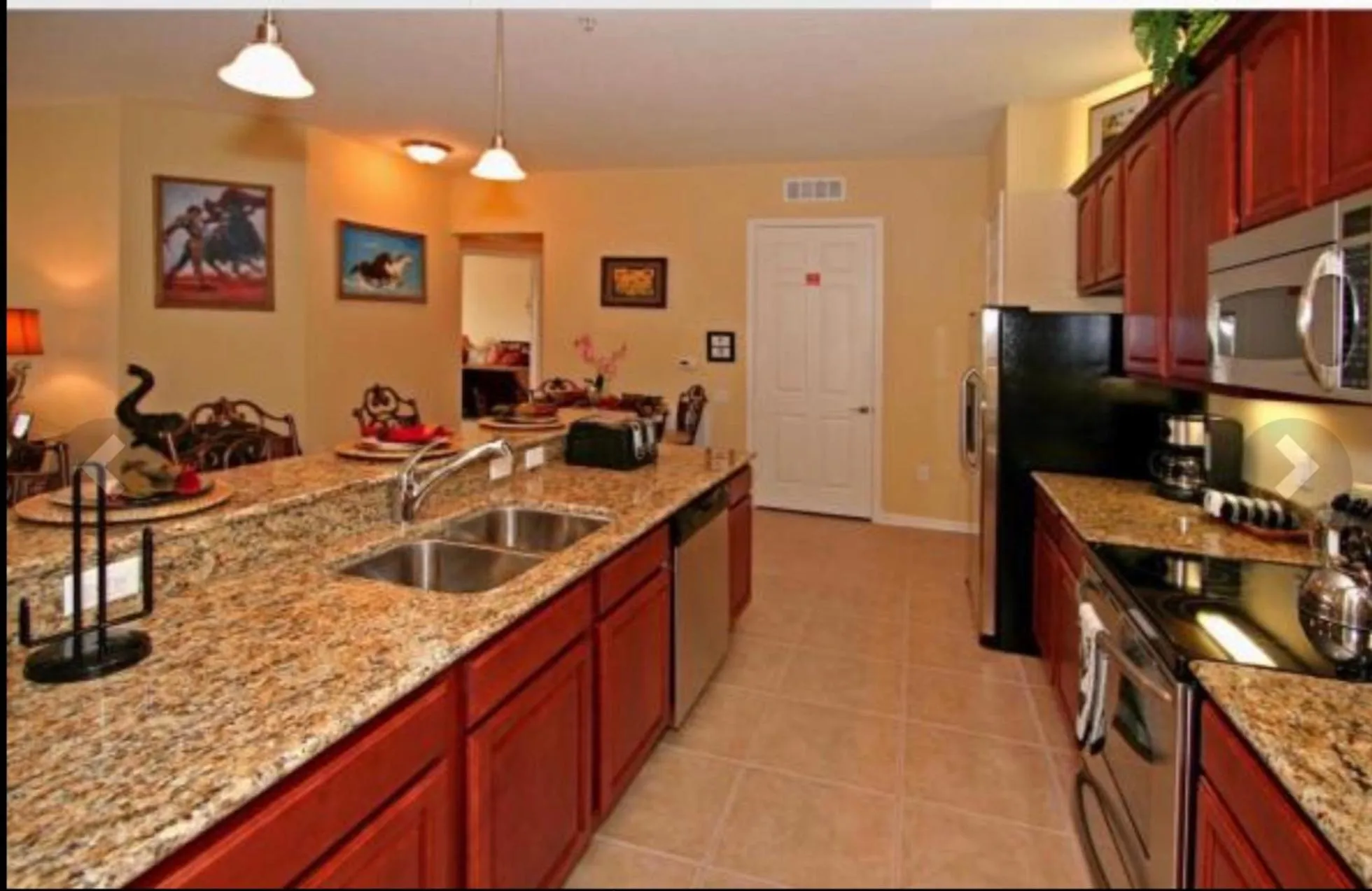 Kitchen or kitchenette in Executive 3 Bedroom Villa at Universal,Convention Center, Vista Cay