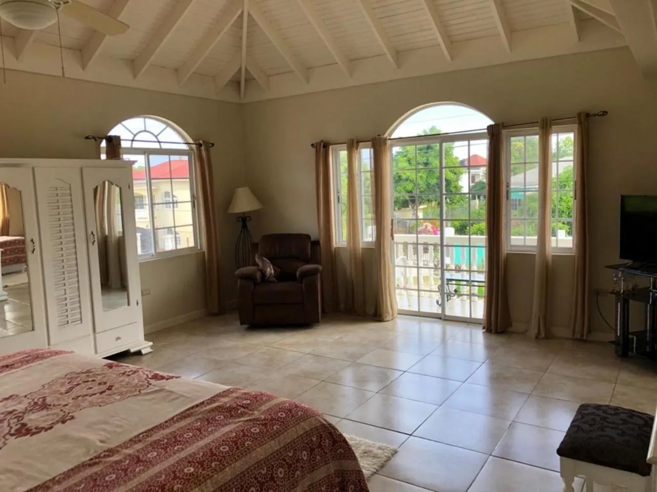 Bed in Retreat Guest House