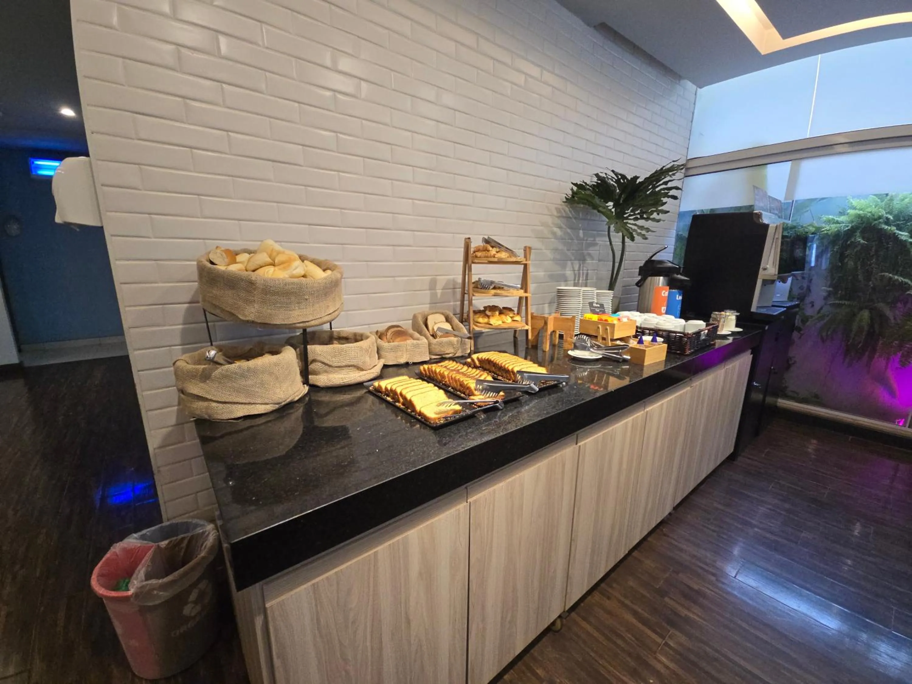 Food in Golden Tower Maurilio Biagi by Fênix Hotéis