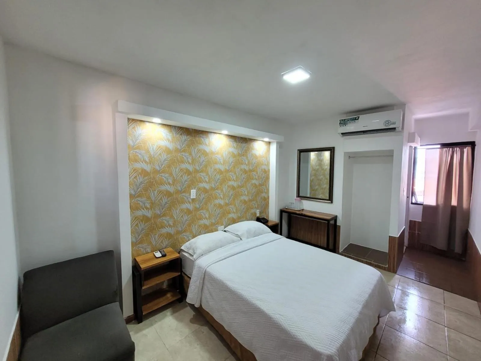 Bed in Hotel Costa Inn