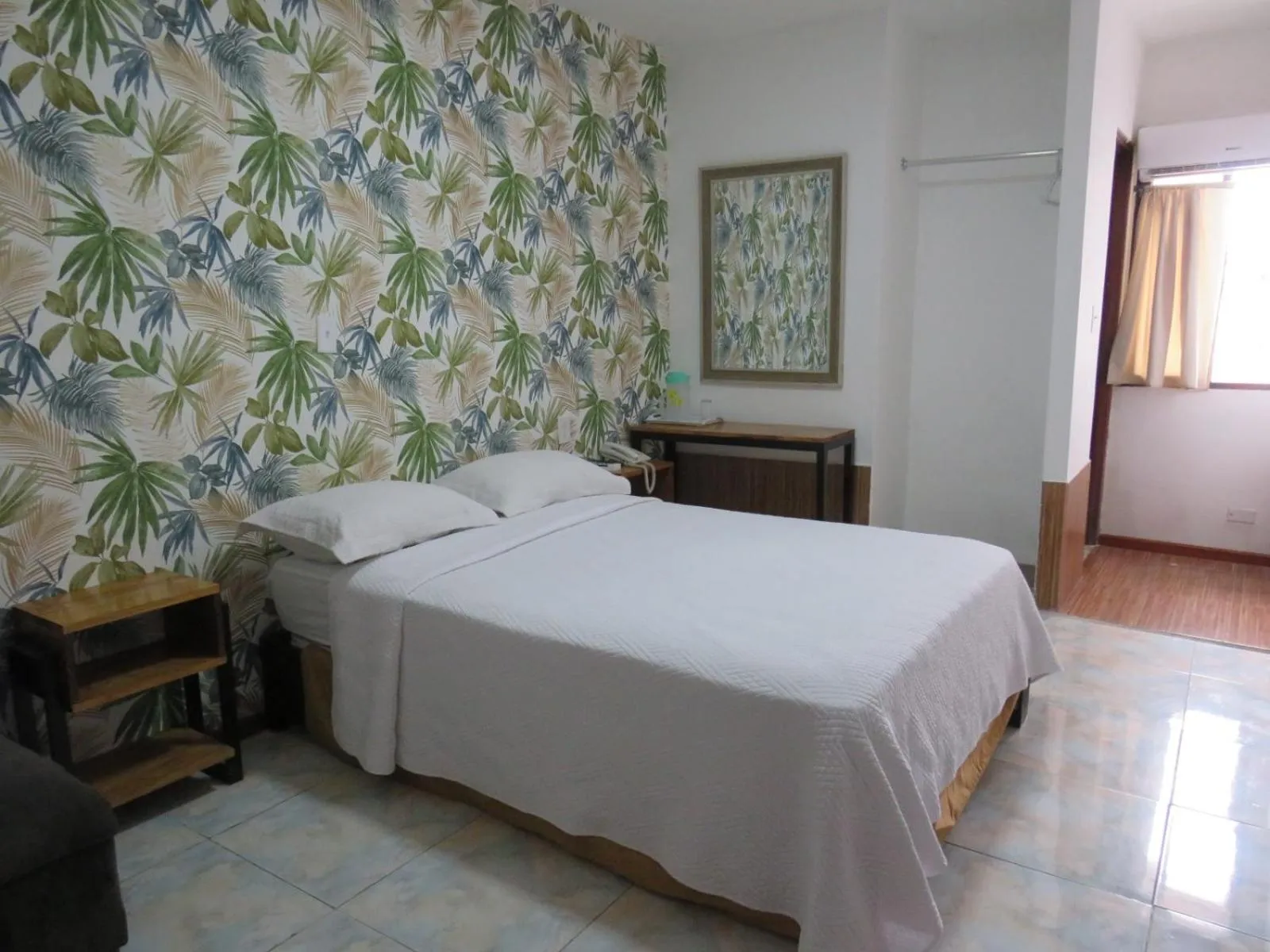 Bed in Hotel Costa Inn