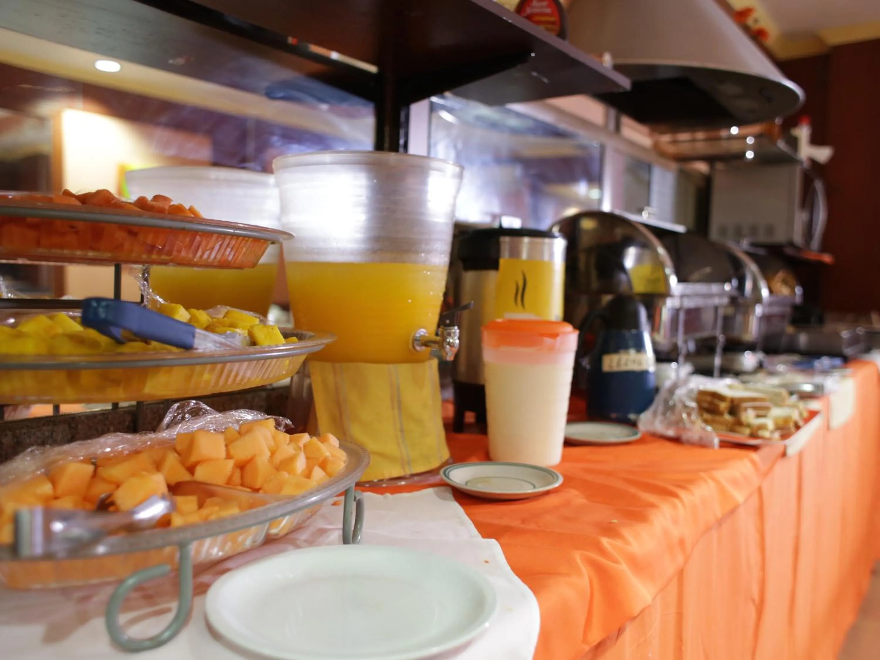 Continental breakfast in Cresta Inn