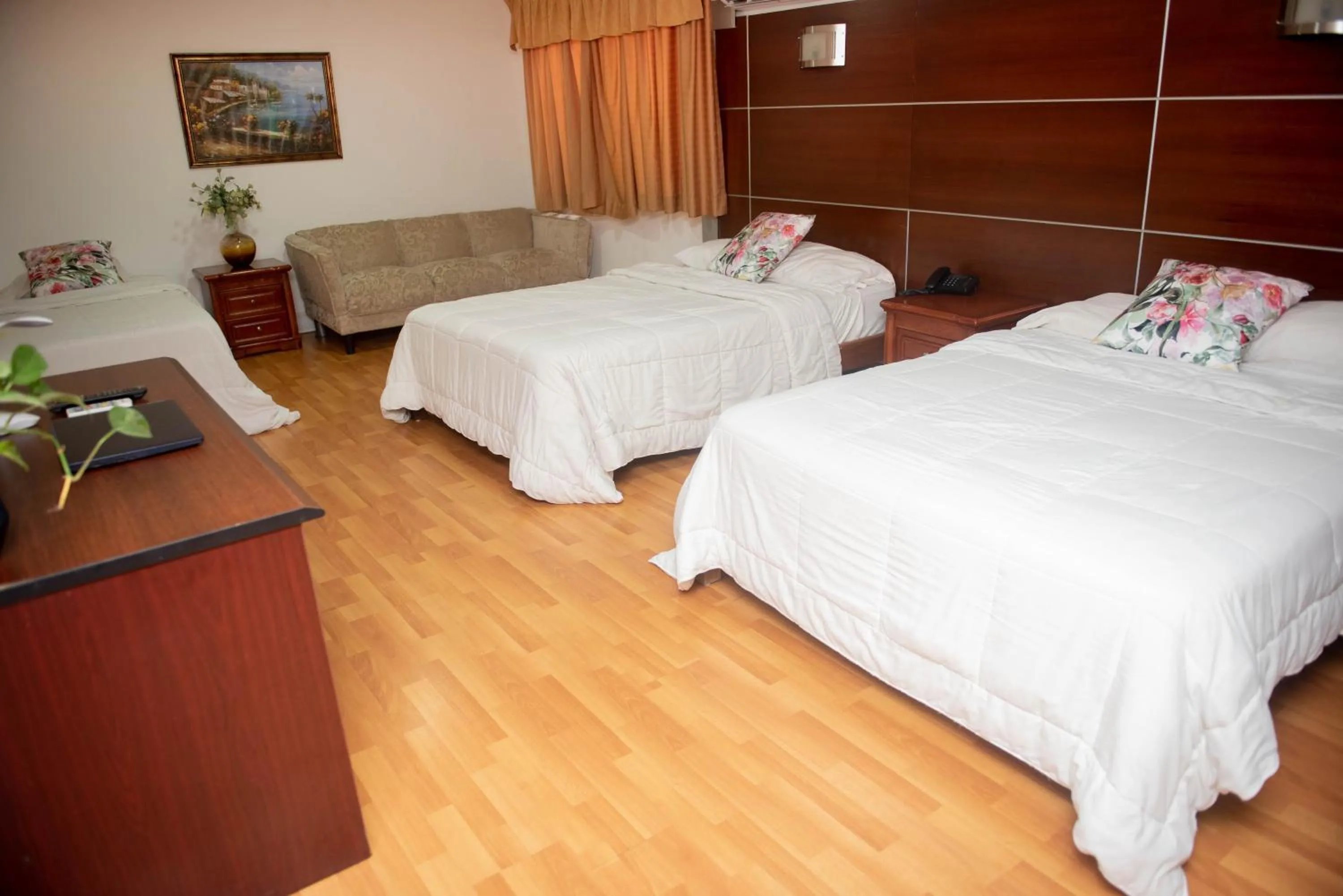 Toilet, Bed in Cresta Inn