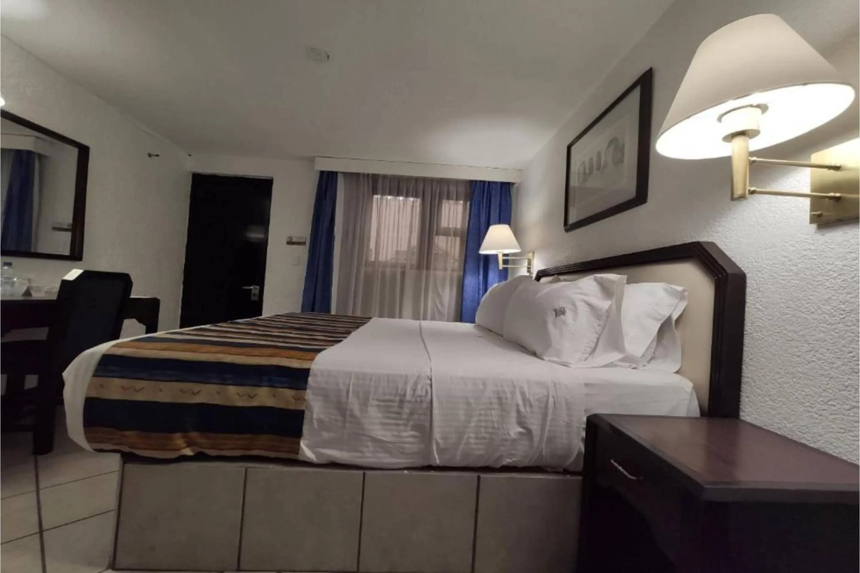 Bedroom, Bed in Hotel Del Portal, Puebla