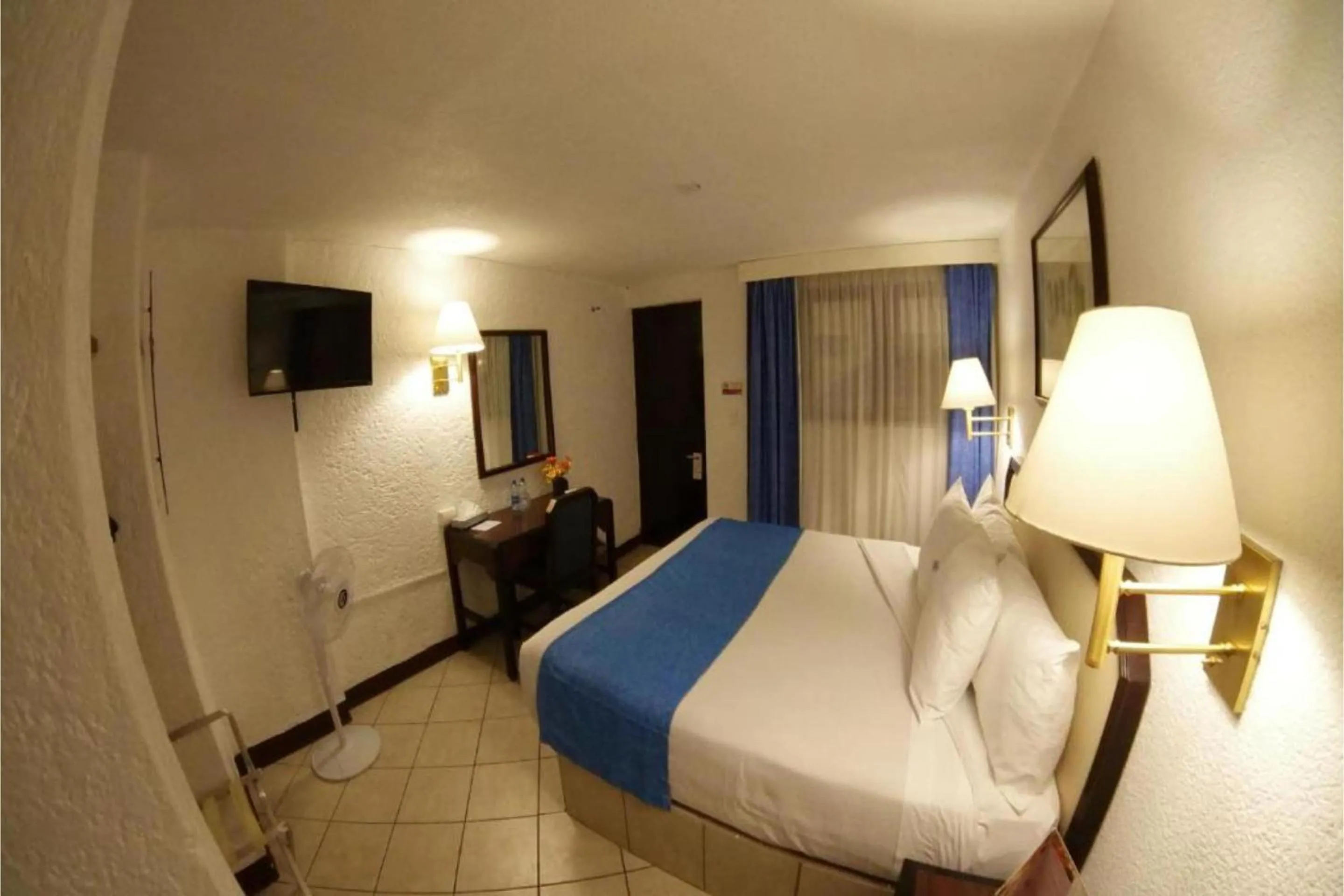 Bedroom, Bed in Hotel Del Portal, Puebla