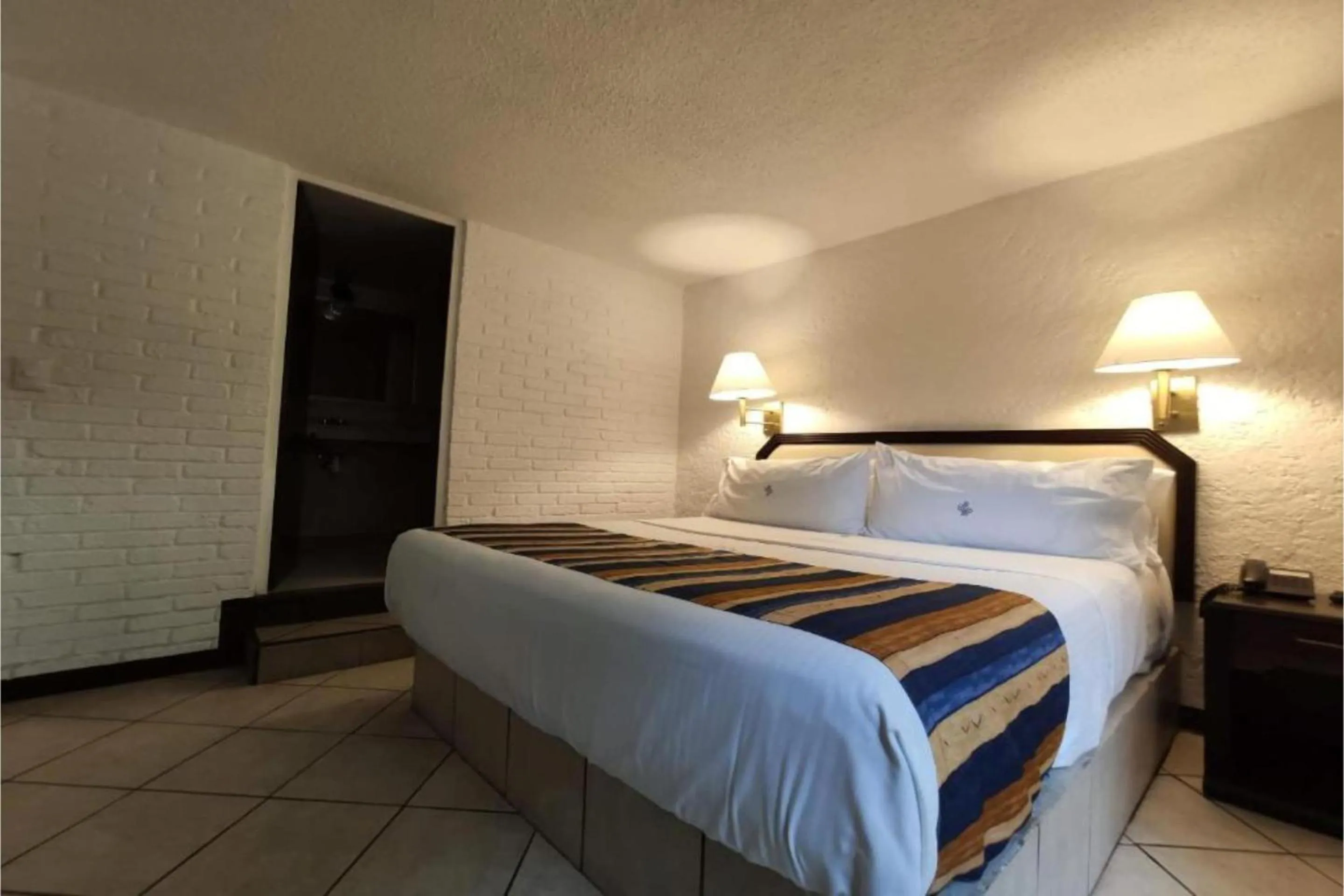 Bedroom, Bed in Hotel Del Portal, Puebla