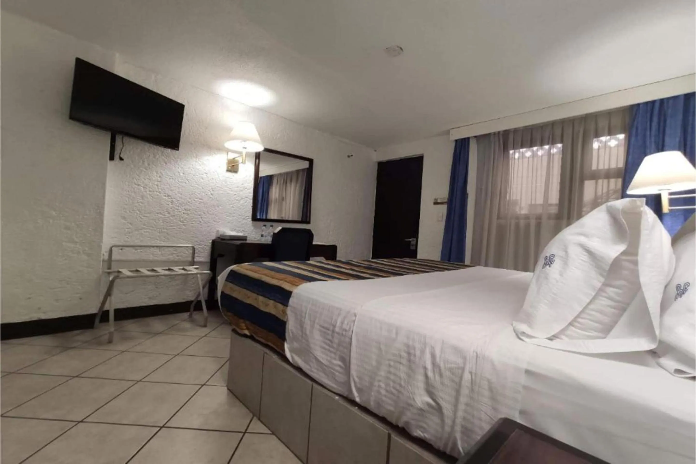 Bedroom, Bed in Hotel Del Portal, Puebla