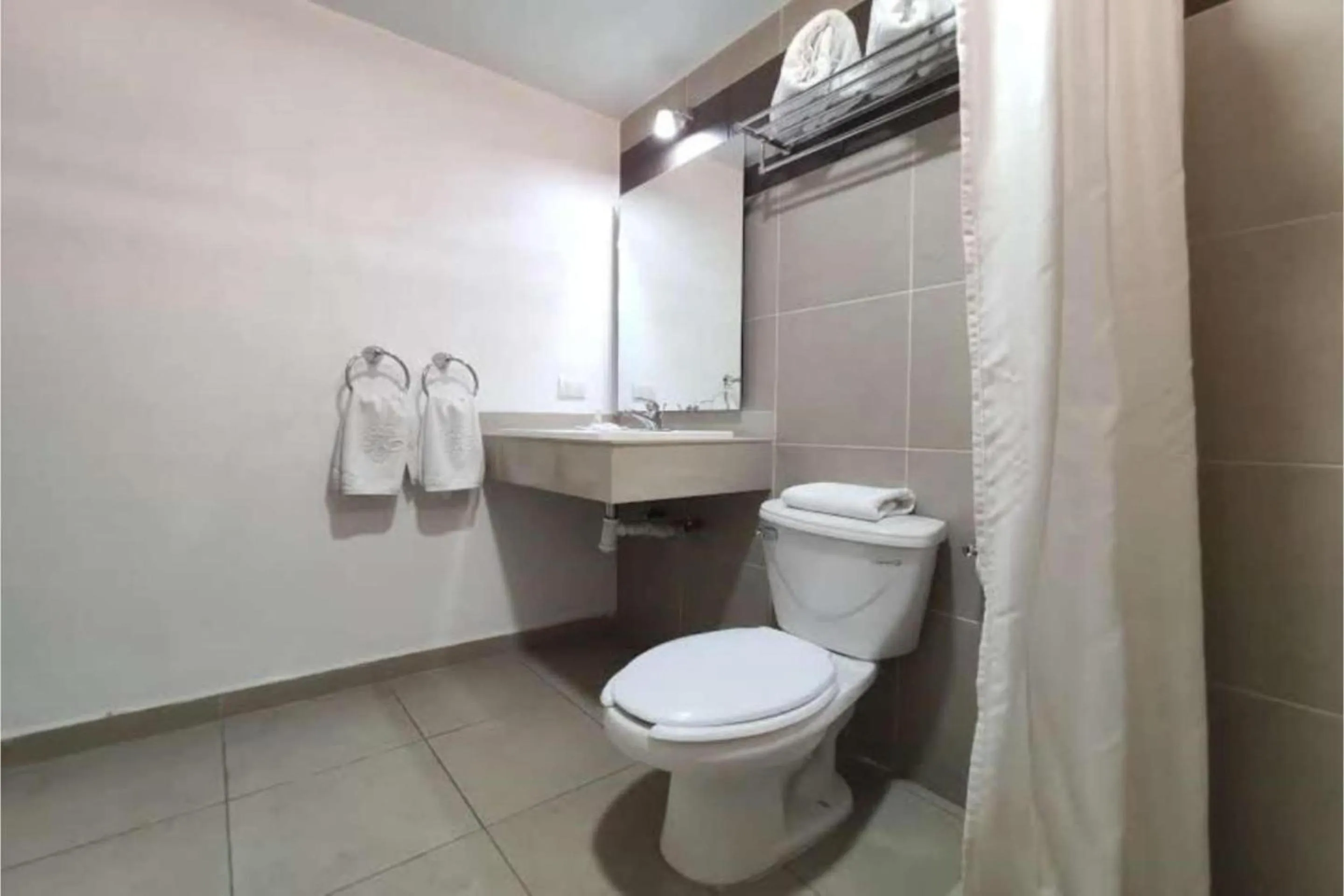 Bathroom in Hotel Del Portal, Puebla