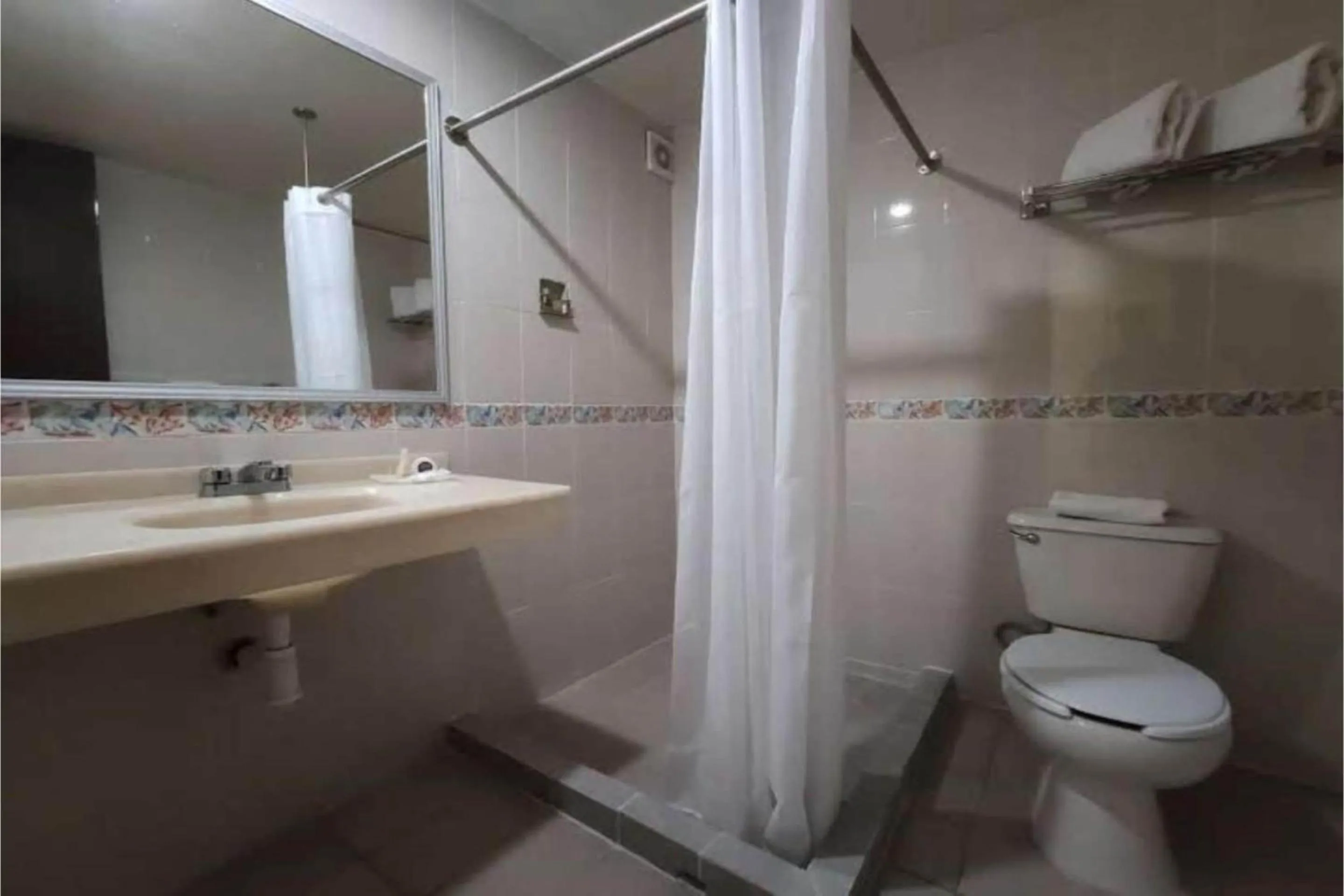 Bathroom in Hotel Del Portal, Puebla