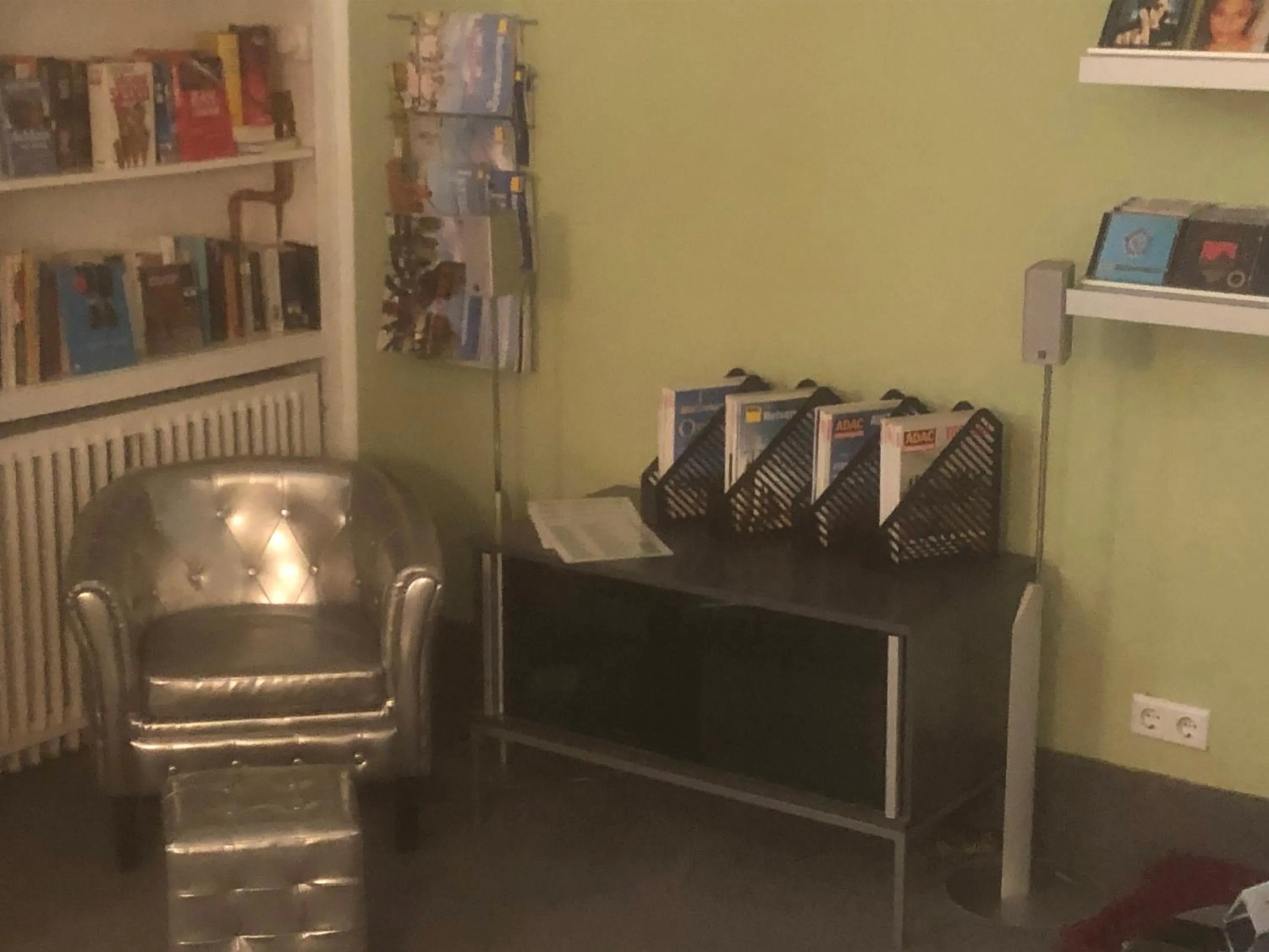 Communal lounge/ TV room in Hotel Sechzehn