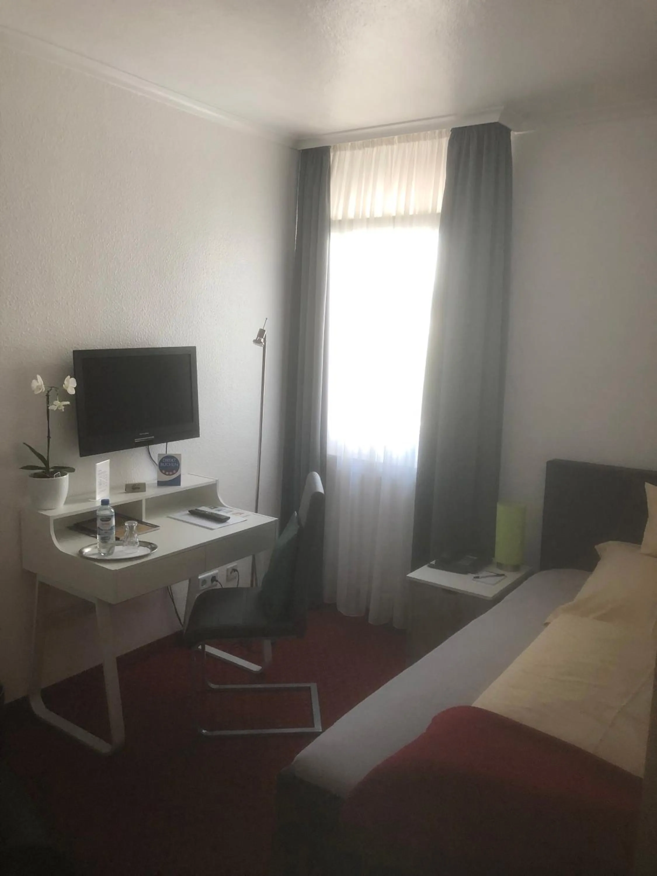 Photo of the whole room, Bed in Hotel Sechzehn