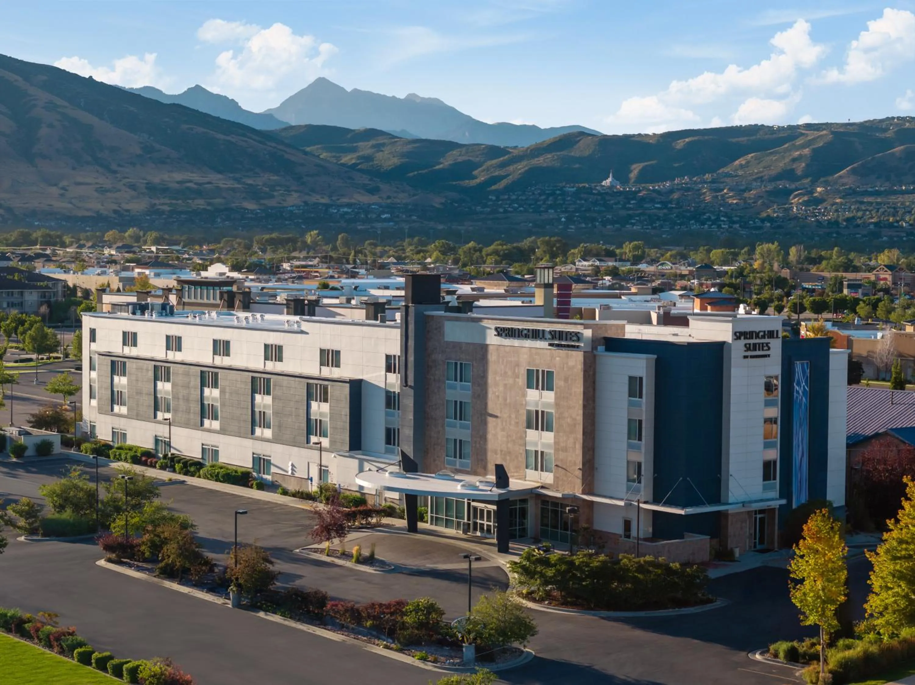 Property building in SpringHill Suites by Marriott Salt Lake City Draper