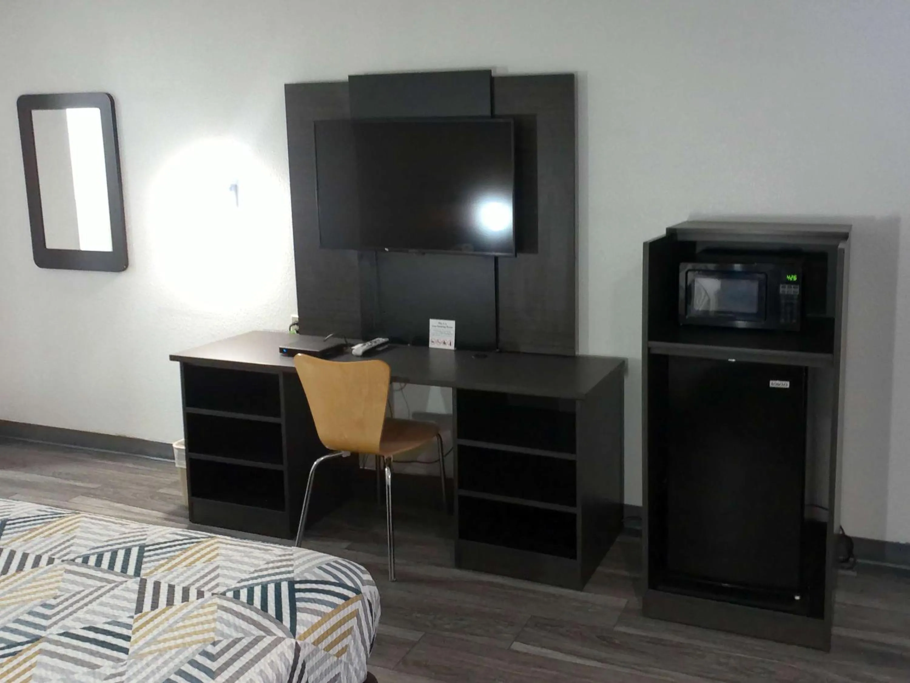 Bedroom in Motel 6-Winslow, AZ