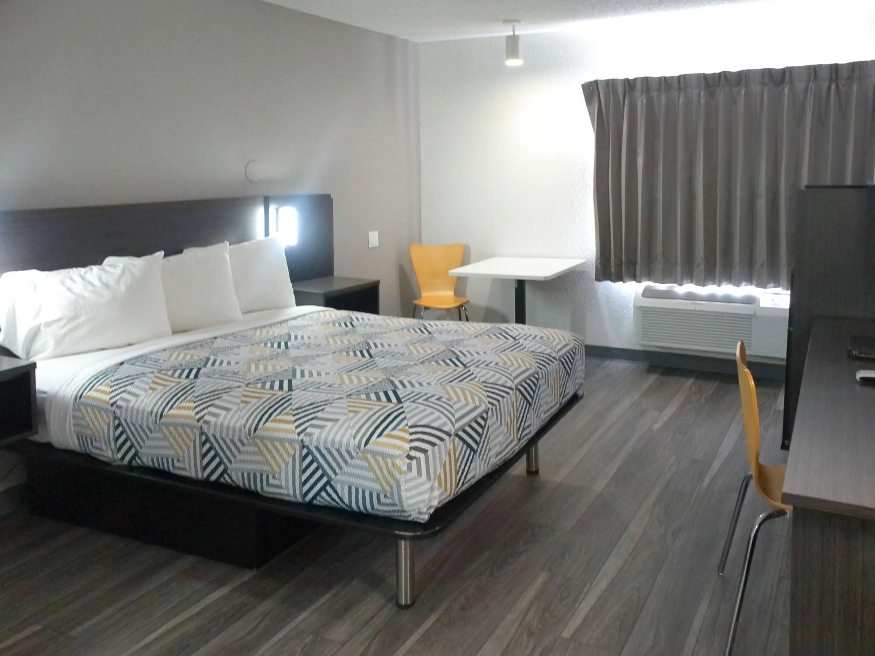 Bedroom, Bed in Motel 6-Winslow, AZ