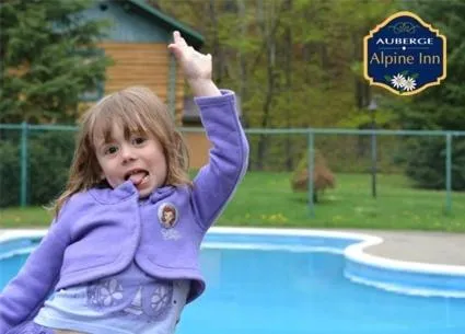 Swimming pool in Auberge Alpine Inn