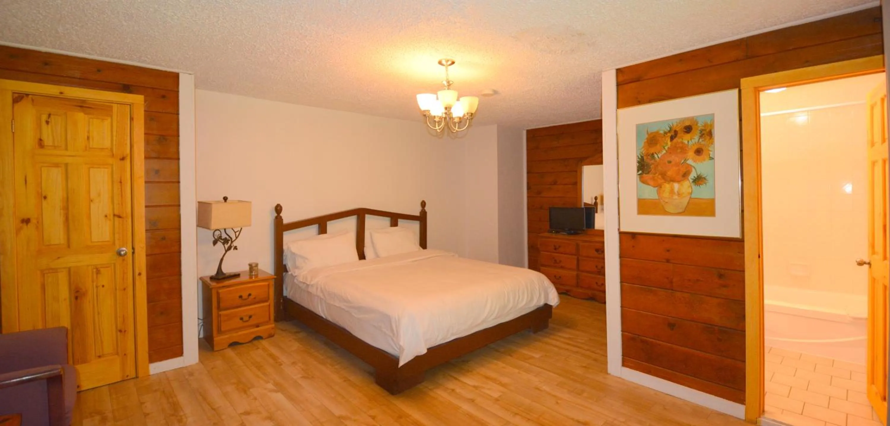 Bed in Auberge Alpine Inn