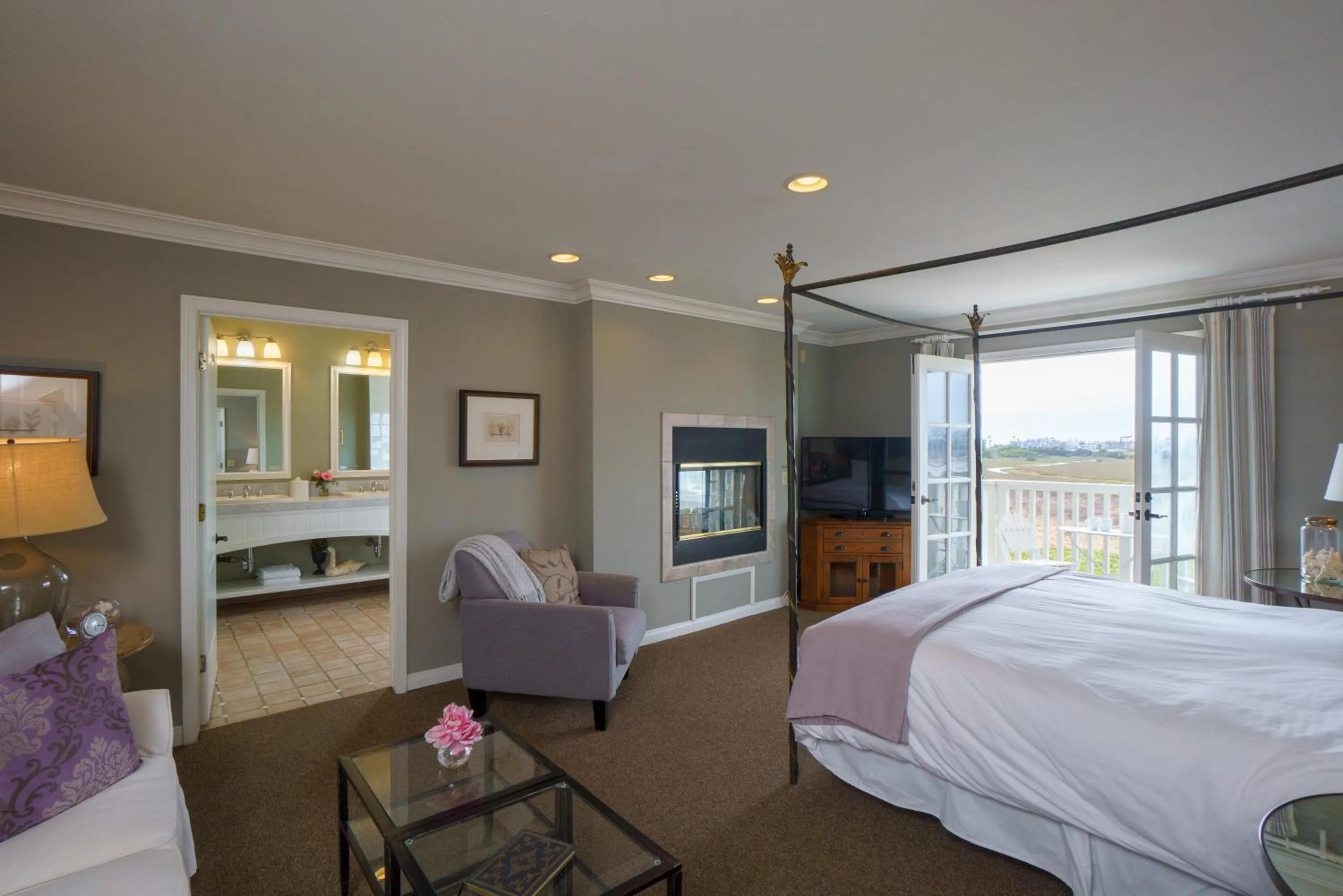 Bedroom, Bed in Inn at Playa del Rey