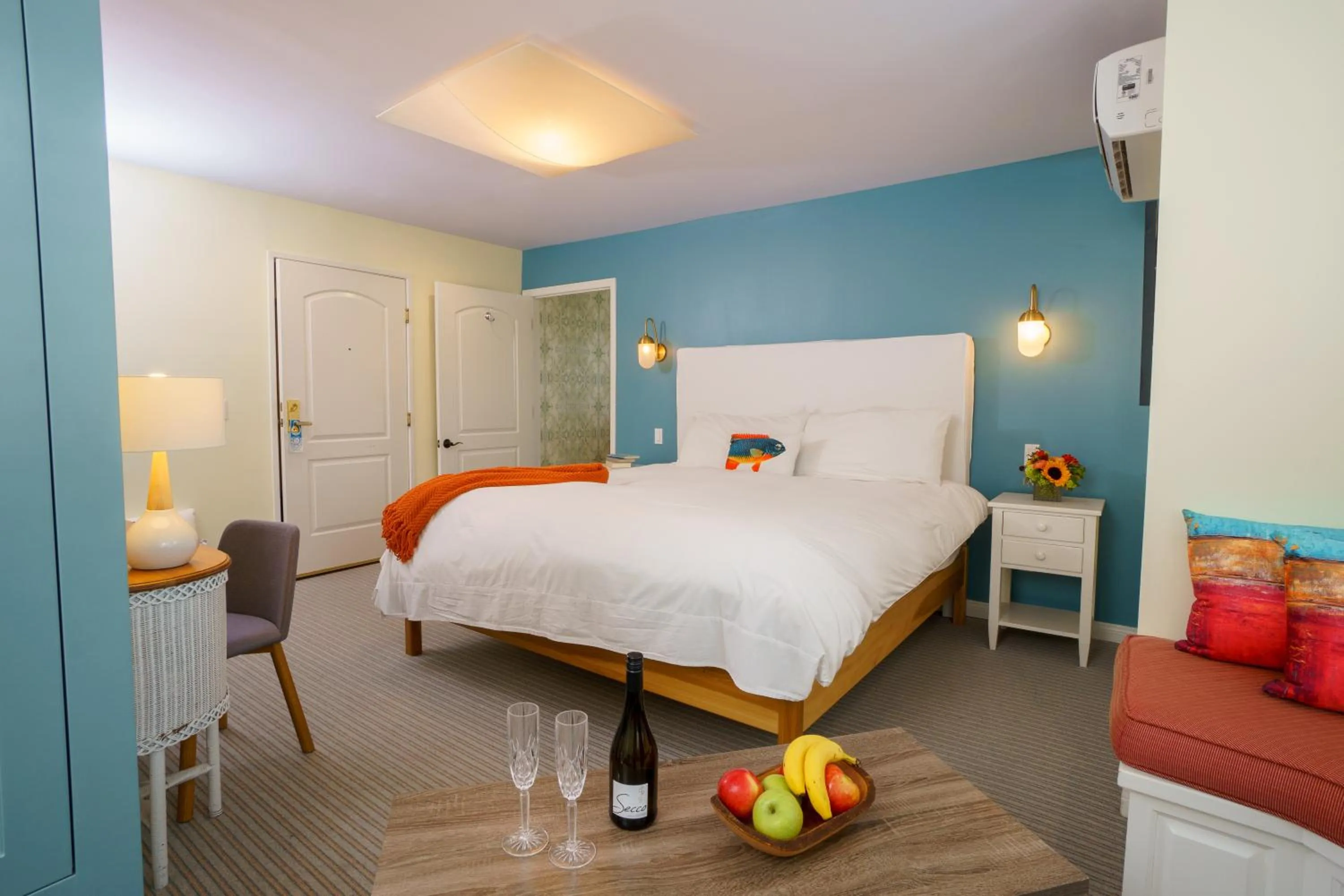 Bedroom, Bed in Inn at Playa del Rey