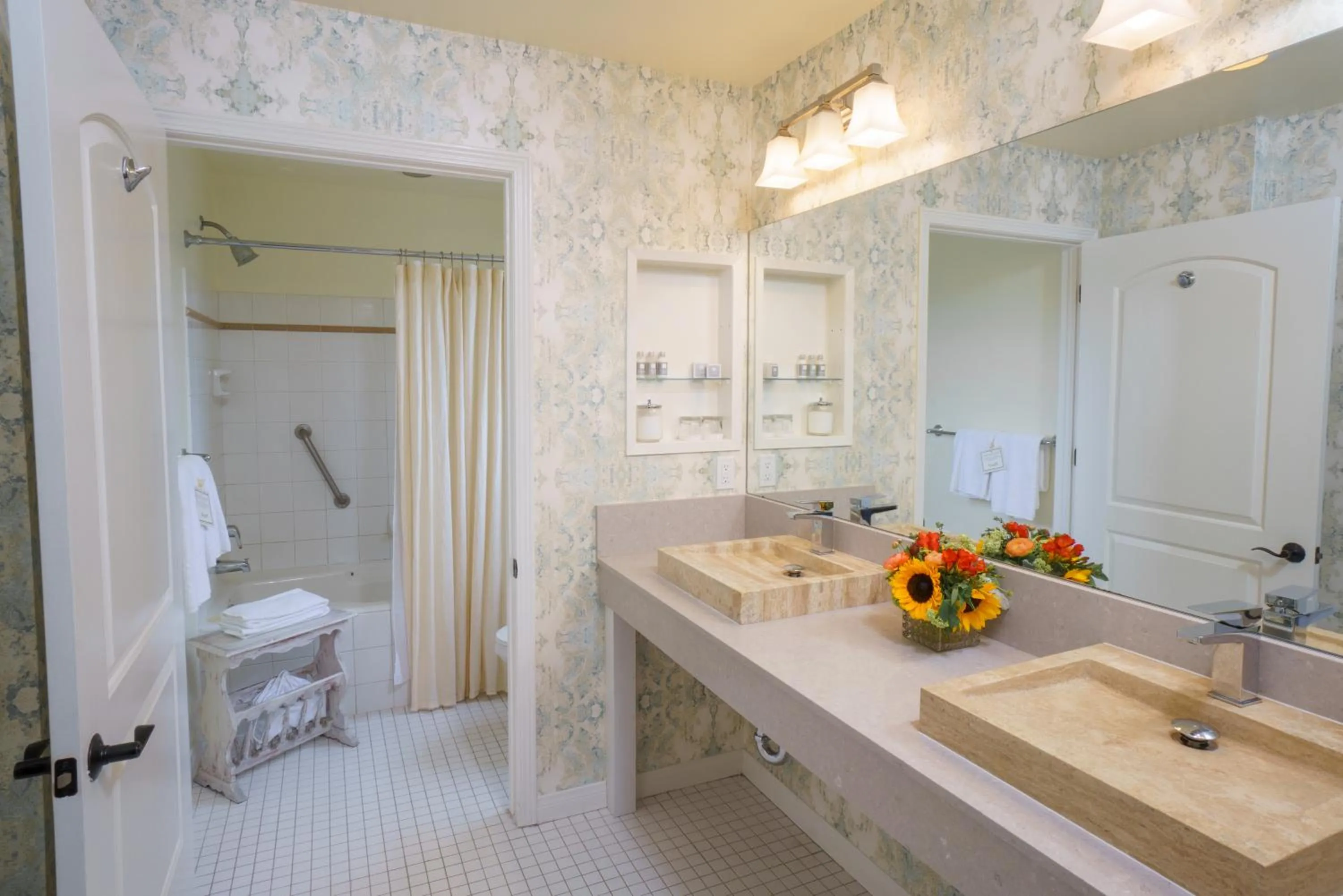 Bathroom in Inn at Playa del Rey