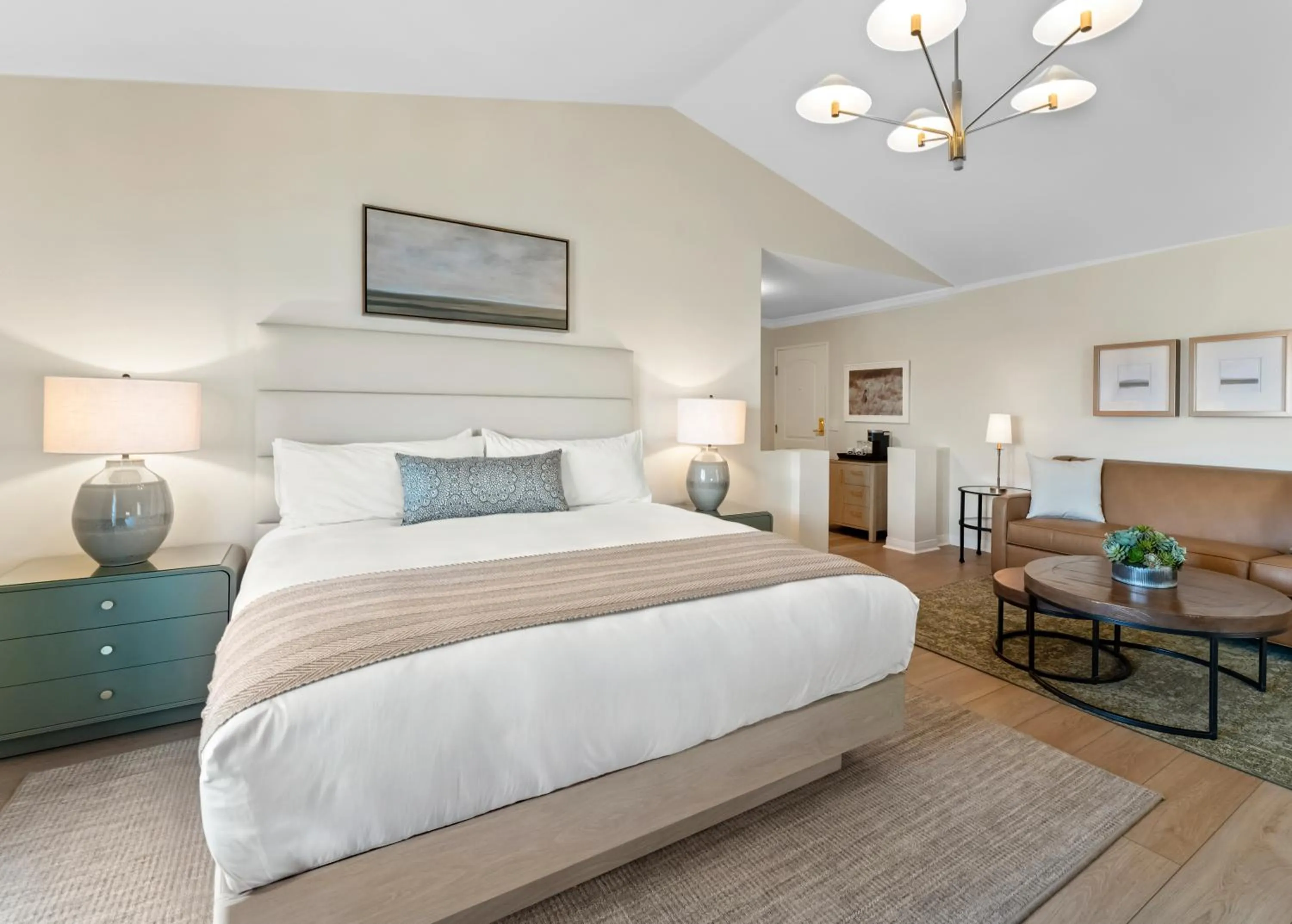 Bed in Inn at Playa del Rey