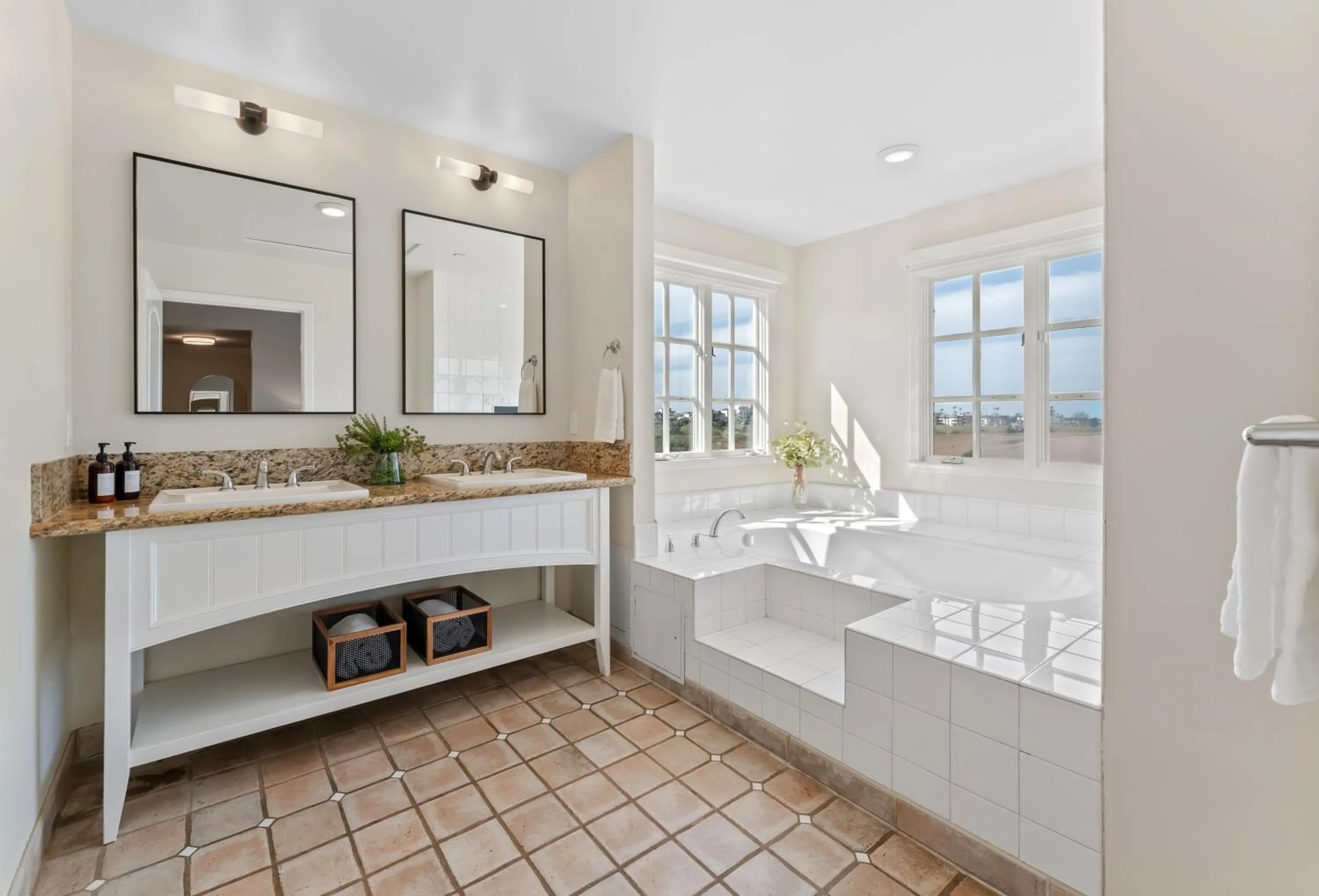 Bathroom in Inn at Playa del Rey