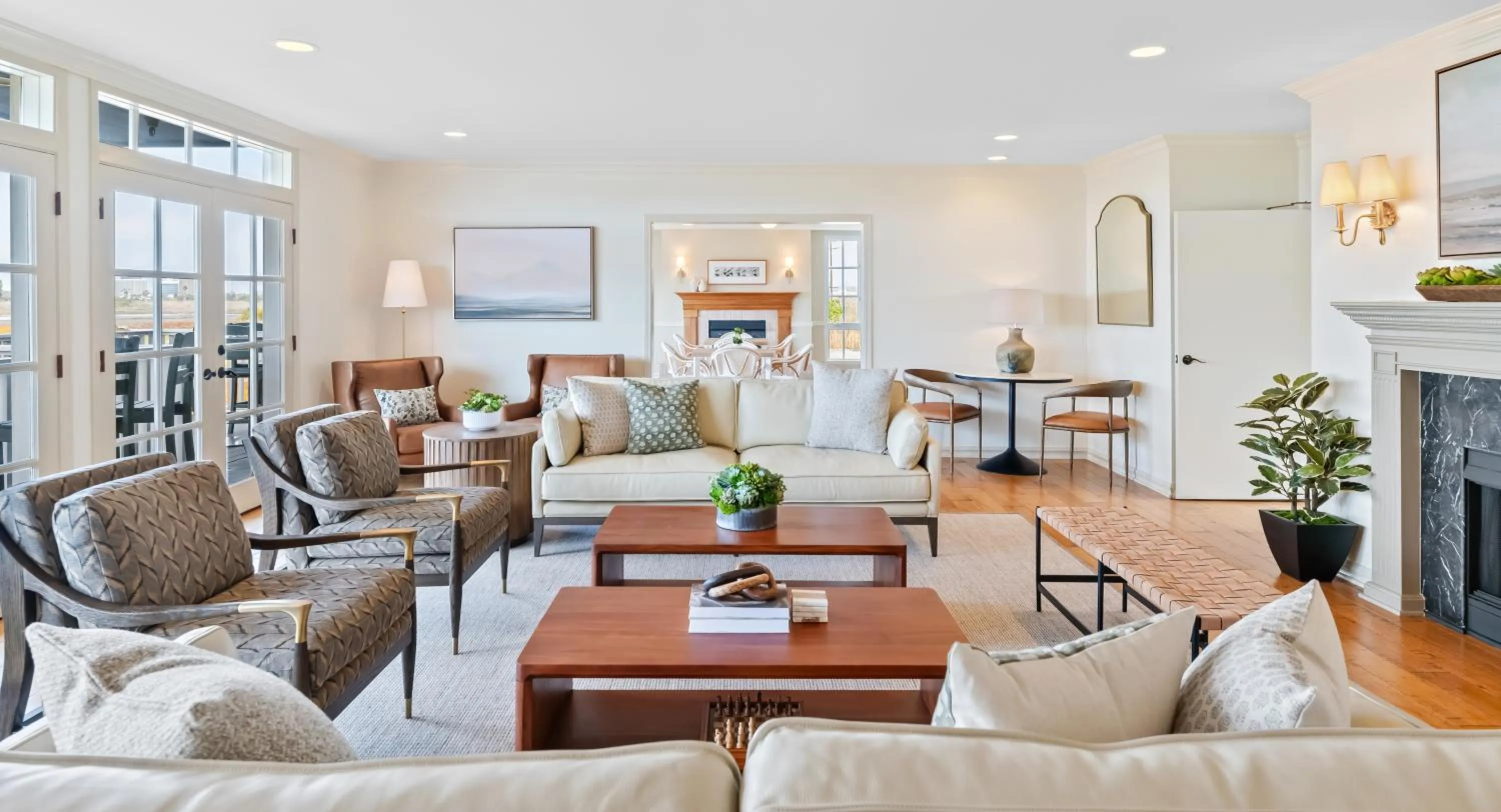 Living room in Inn at Playa del Rey