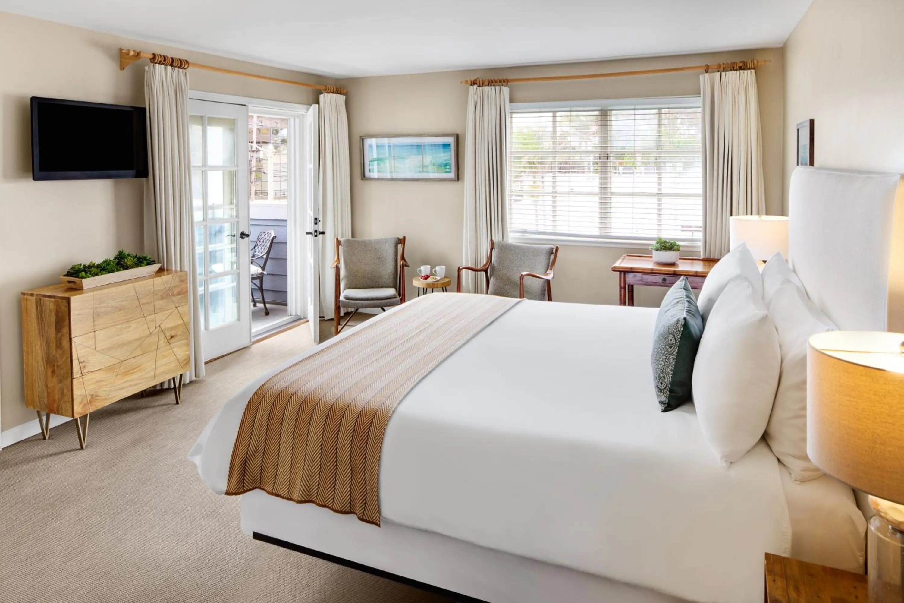 Bed in Inn at Playa del Rey