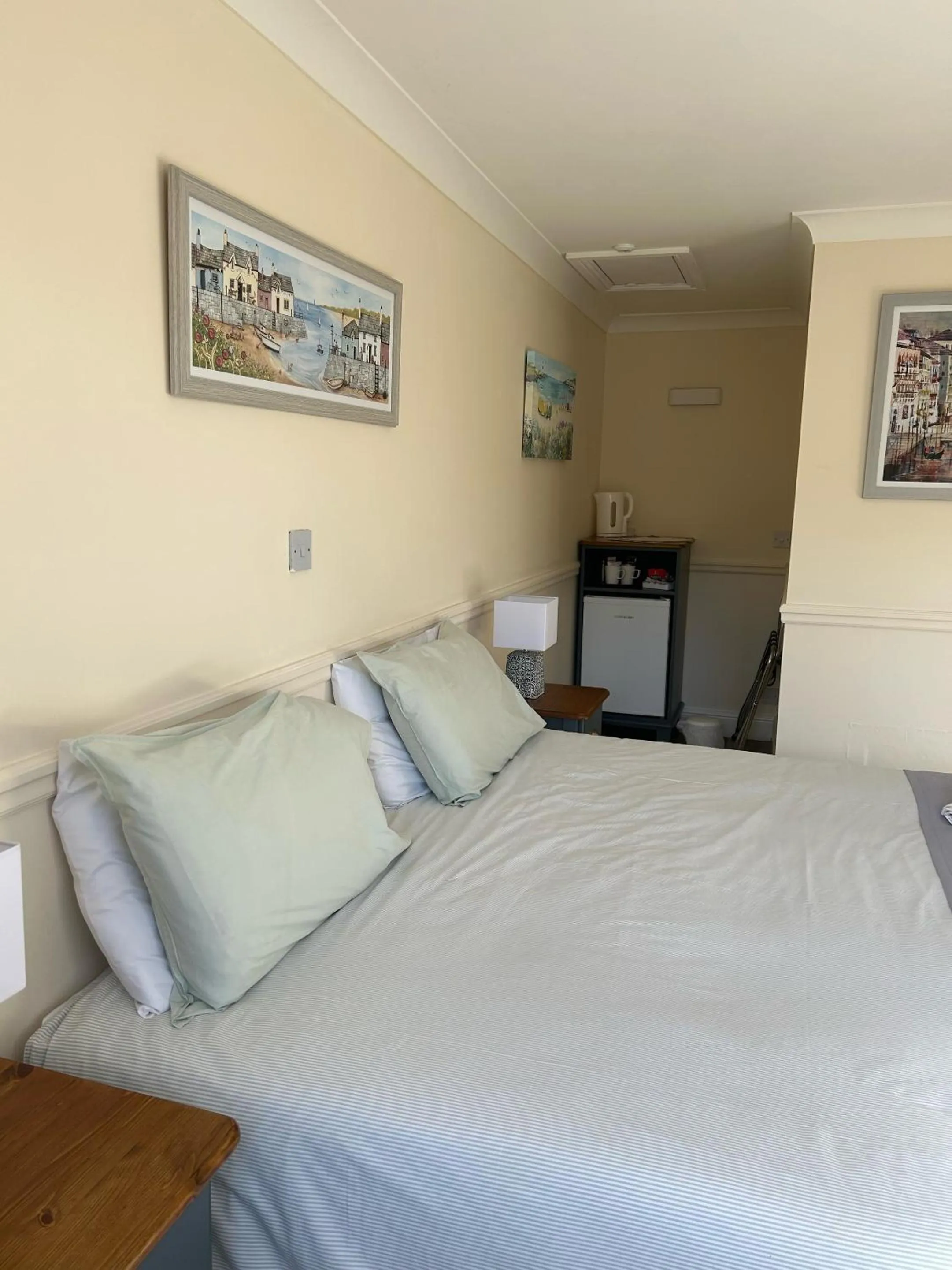 Bedroom, Bed in Halfway House Inn Country Lodge