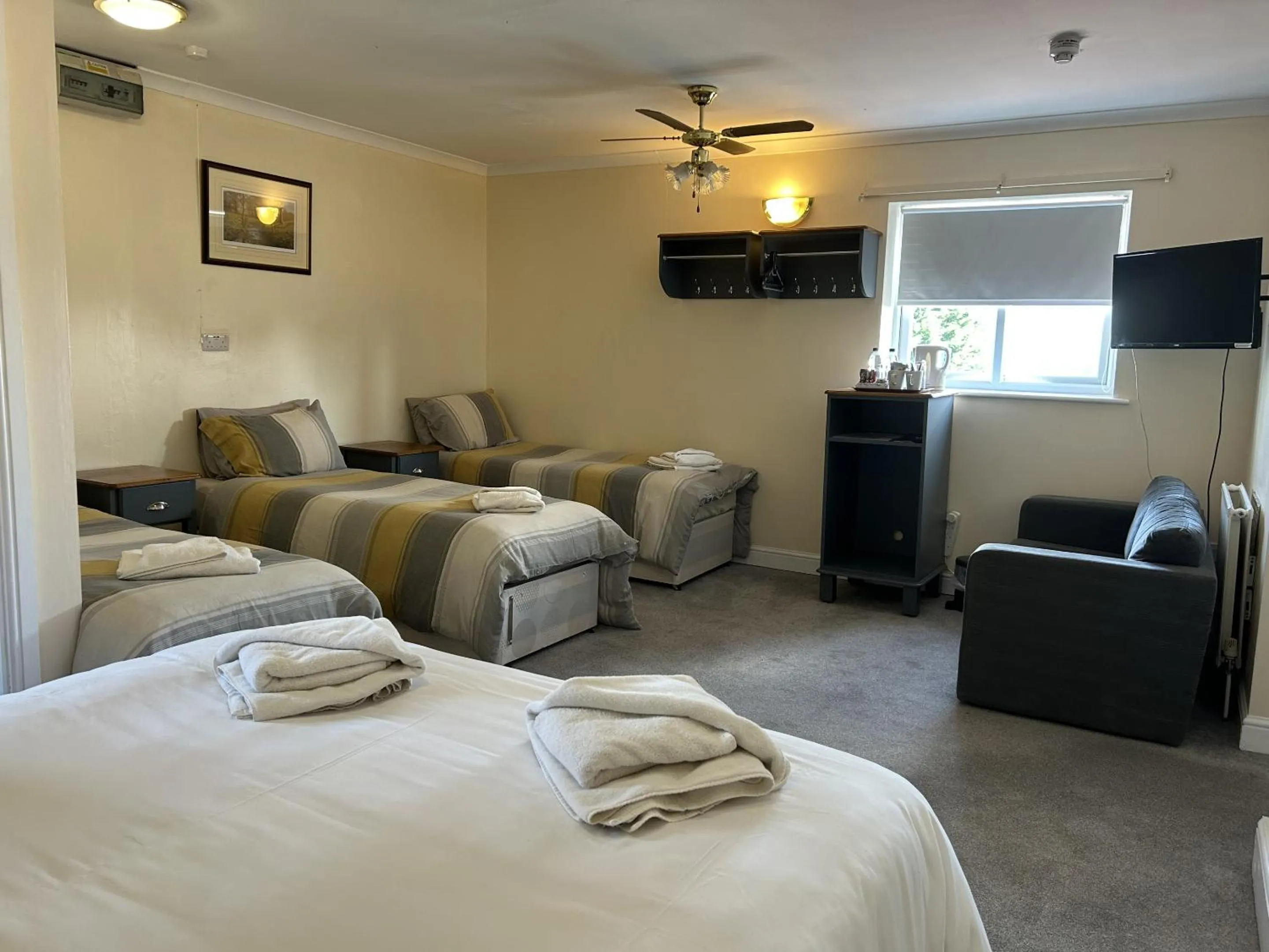 Bedroom, Bed in Halfway House Inn Country Lodge