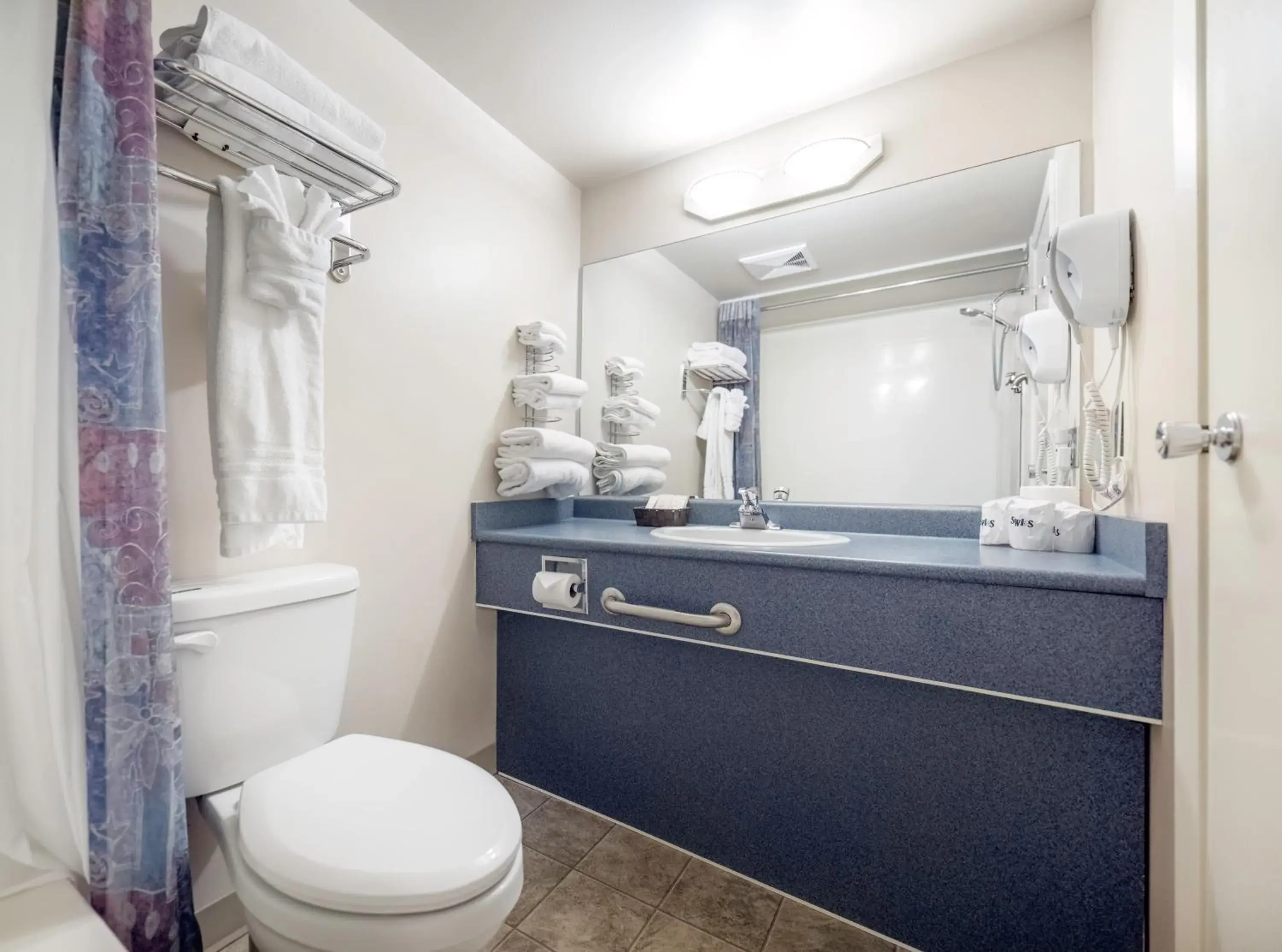 Queen Room with Kitchenette - Street View in Sidney Waterfront Inn & Suites Queen Room with Kitchenette - Street View in Sidney Waterfront Inn & Suites