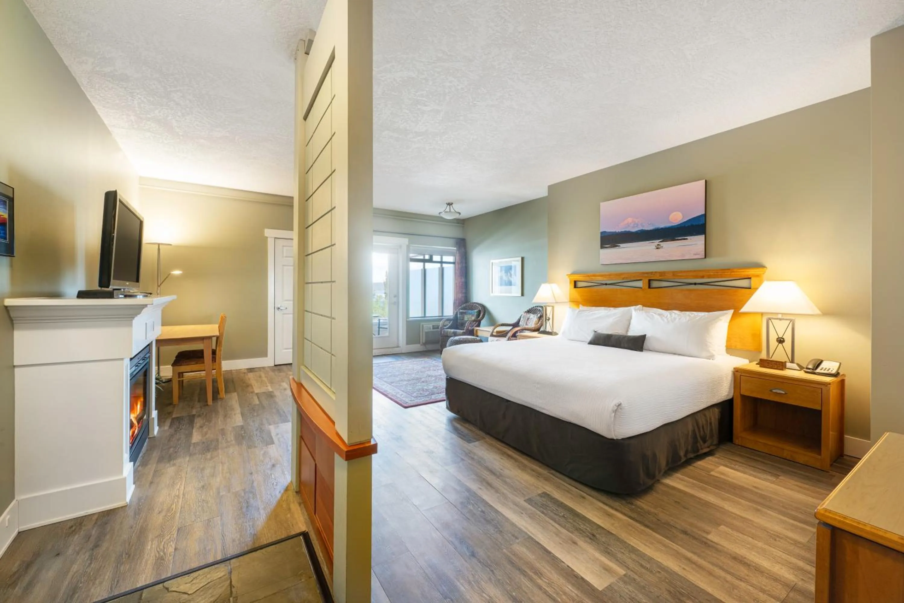 Bed in Sidney Waterfront Inn & Suites