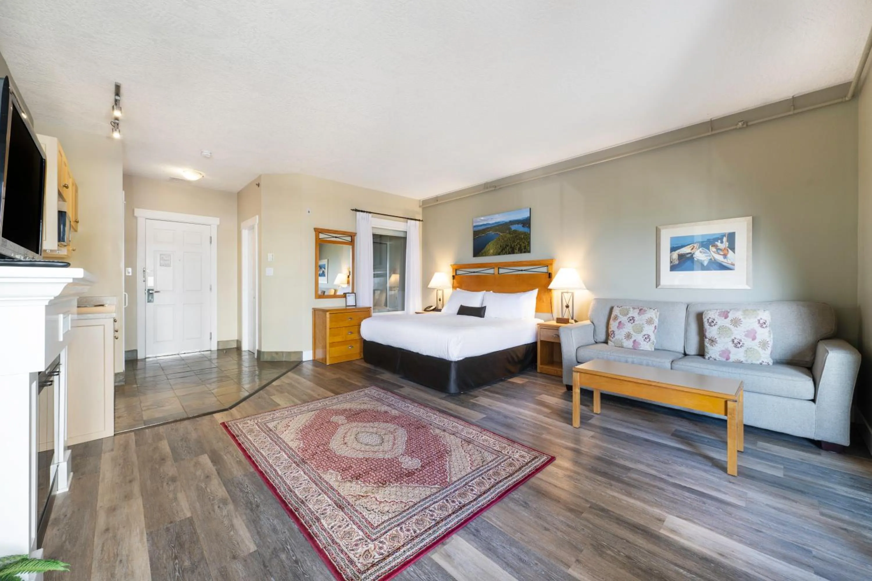 Bed in Sidney Waterfront Inn & Suites